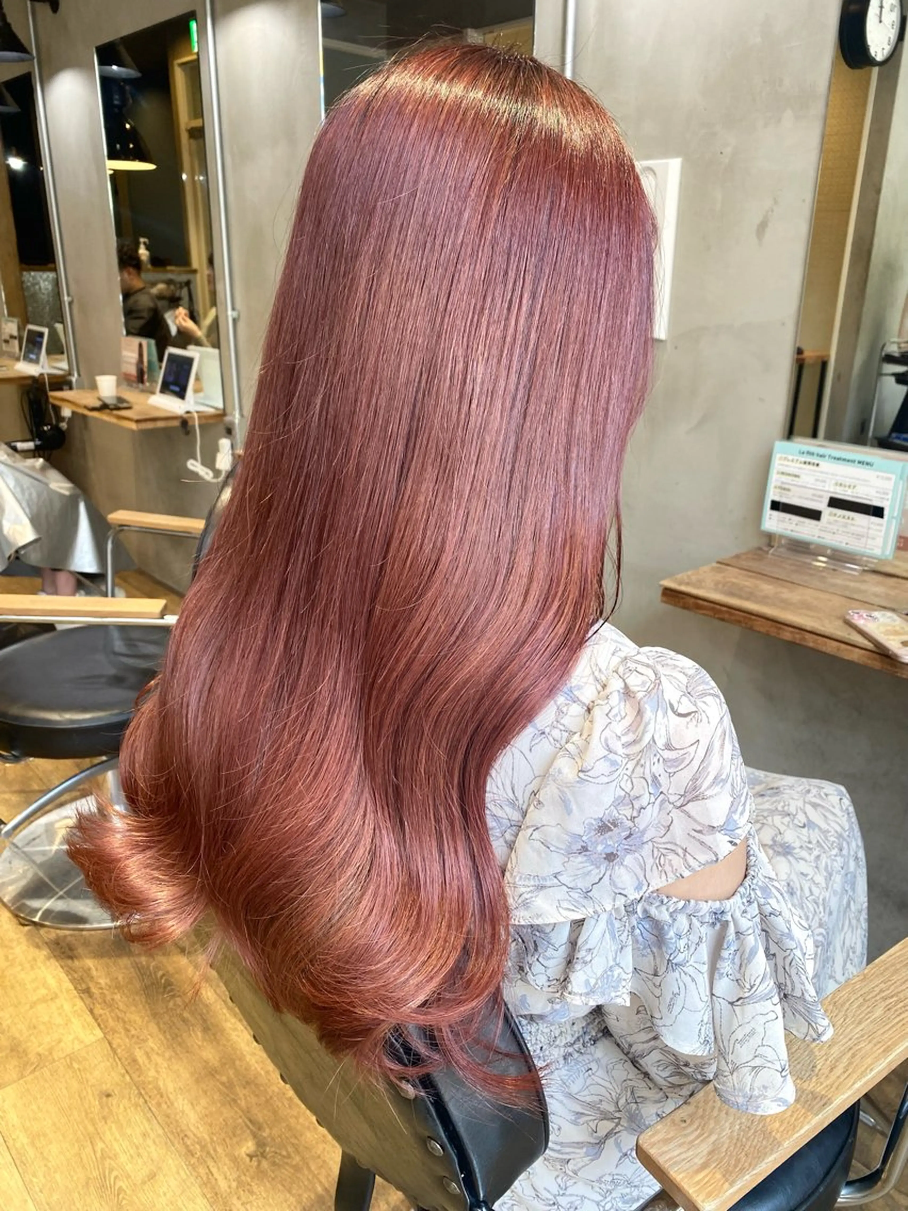 ロング ヘアカラー 井上 麻帆のヘアスタイル