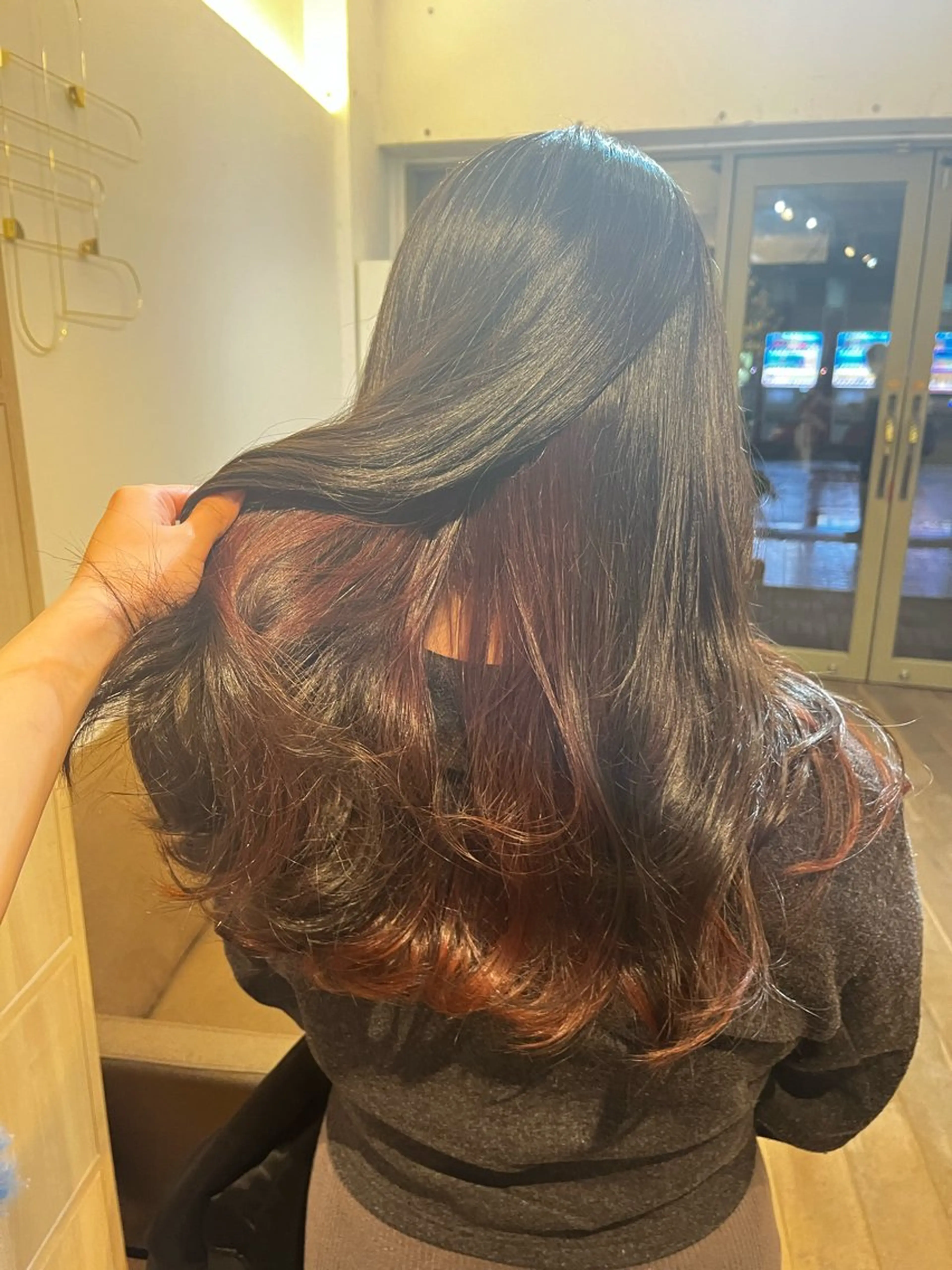 ロング カラー ブリーチ ケアブリーチ インナーカラー レッドカラー バイオレットカラー 臺 佳連のヘアスタイル