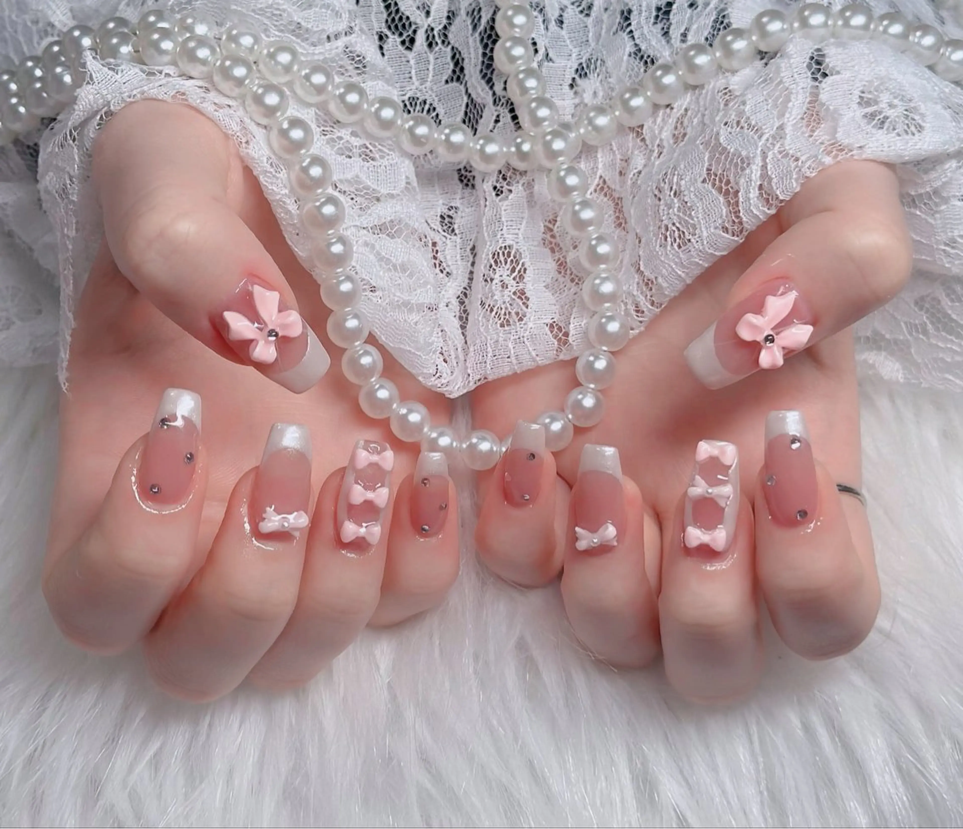 ネイル オーロラネイル フレンチネイル ジェルネイル ハロウィン キラキラネイル H.baby Nail Salonのネイルデザイン