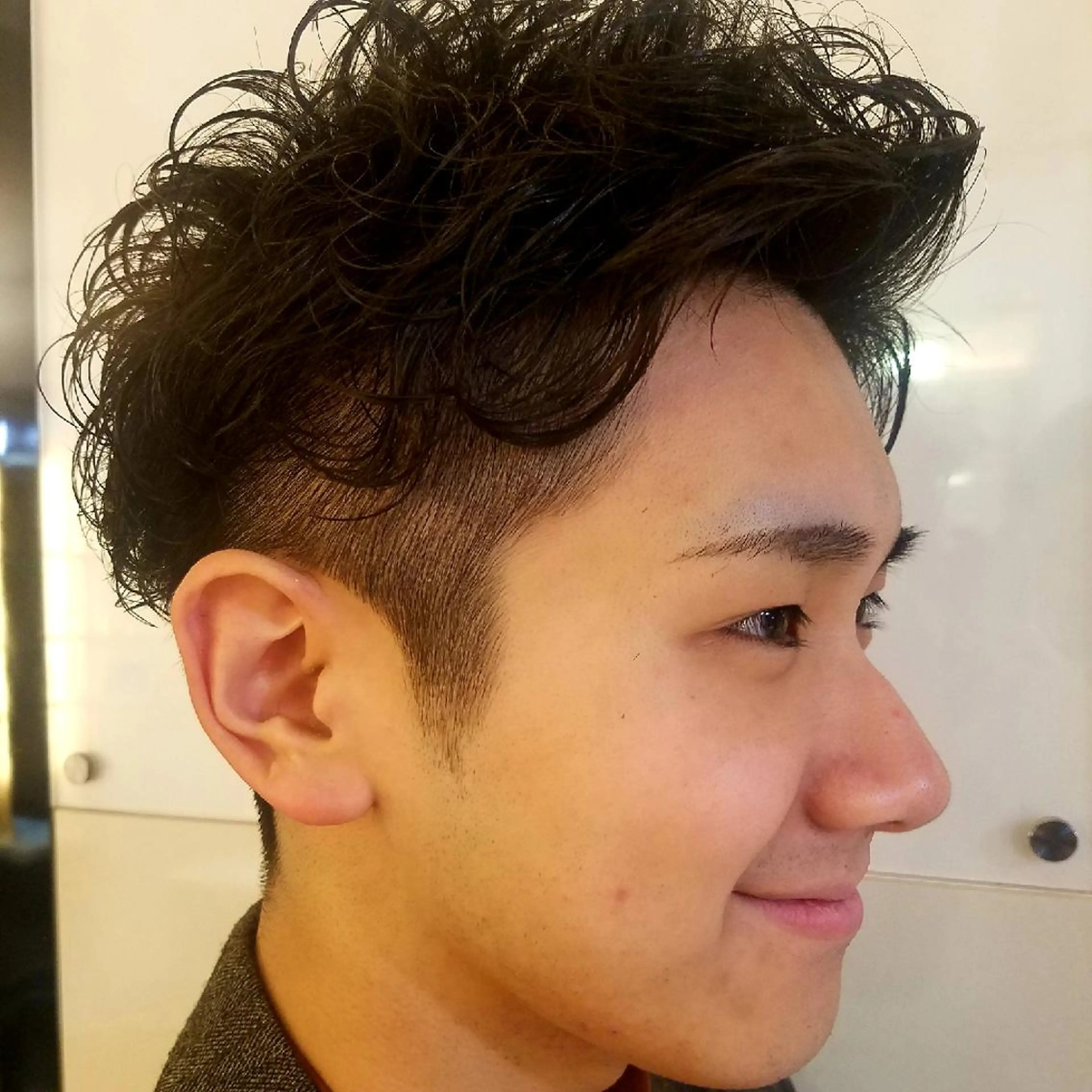 ショート パーマ メンズ アップバング メンズパーマ カット パーマ 内村 純也のヘアスタイル