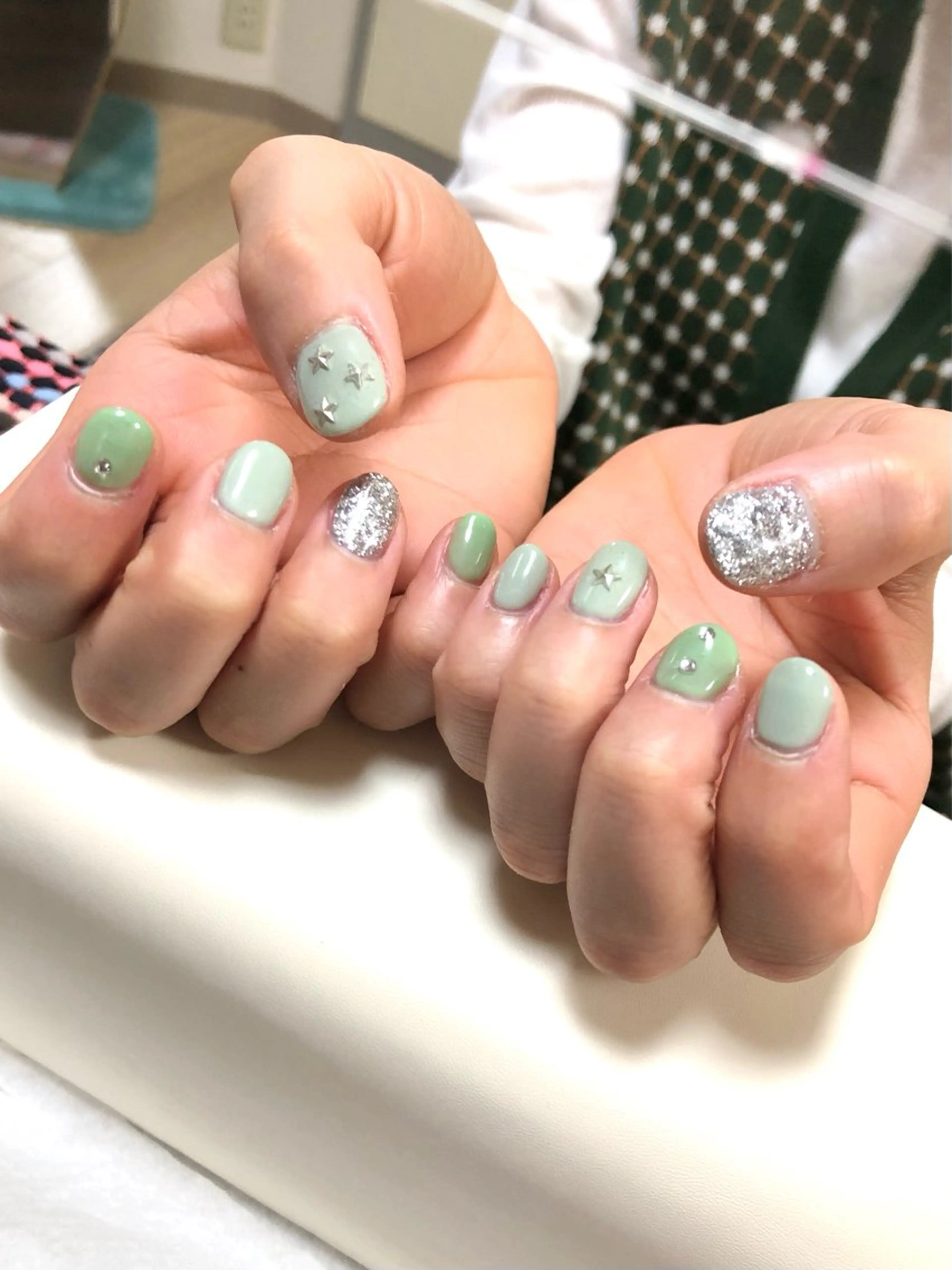 ネイル グリーン キラキラネイル salon *meehoのネイルデザイン