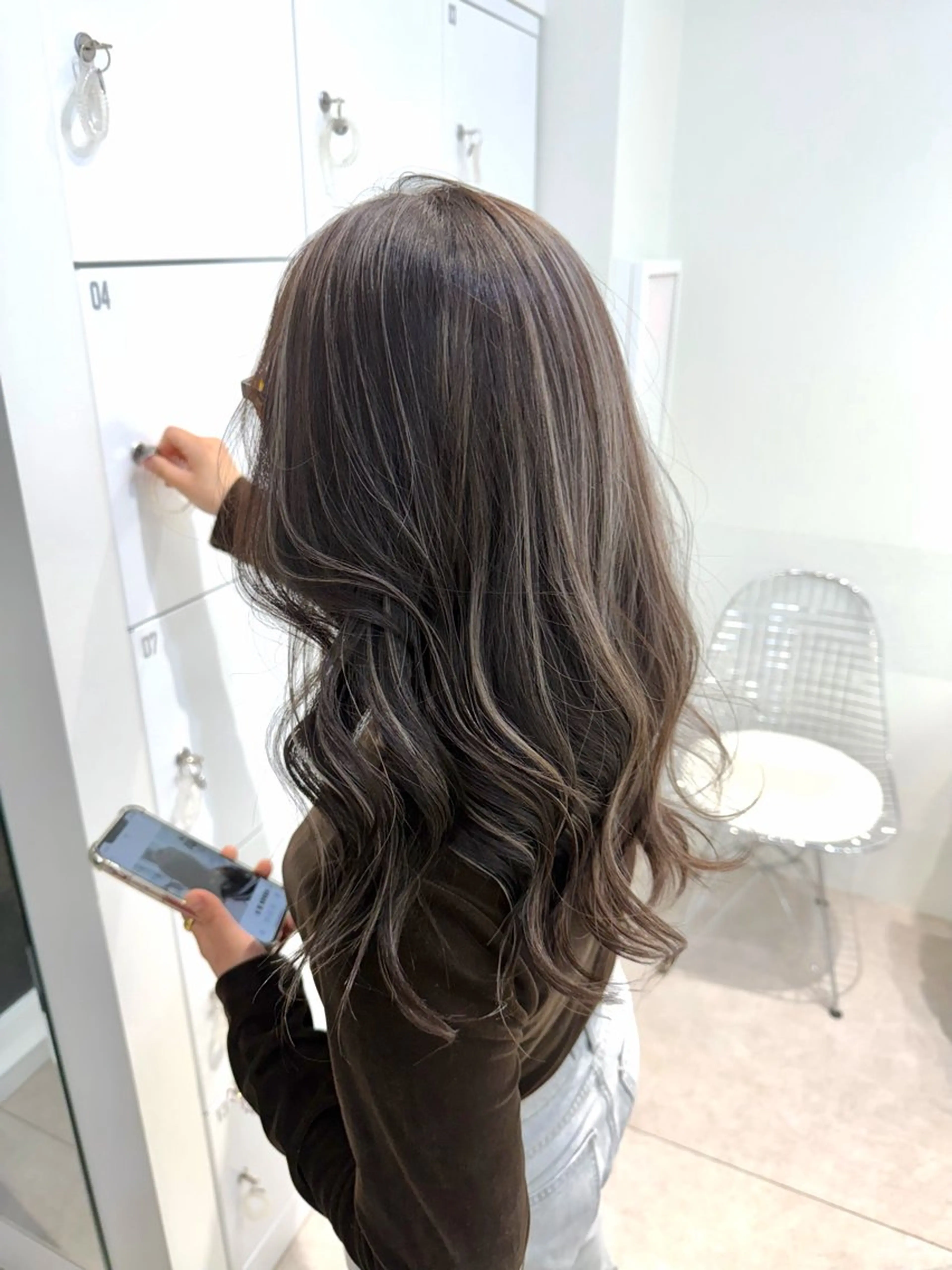 ロング カラー デザインカラー グレージュ ハイライトカラー ハイライト カット ヘアカラー トリートメント 表参道/ハイライト バレイヤージュのヘアスタイル