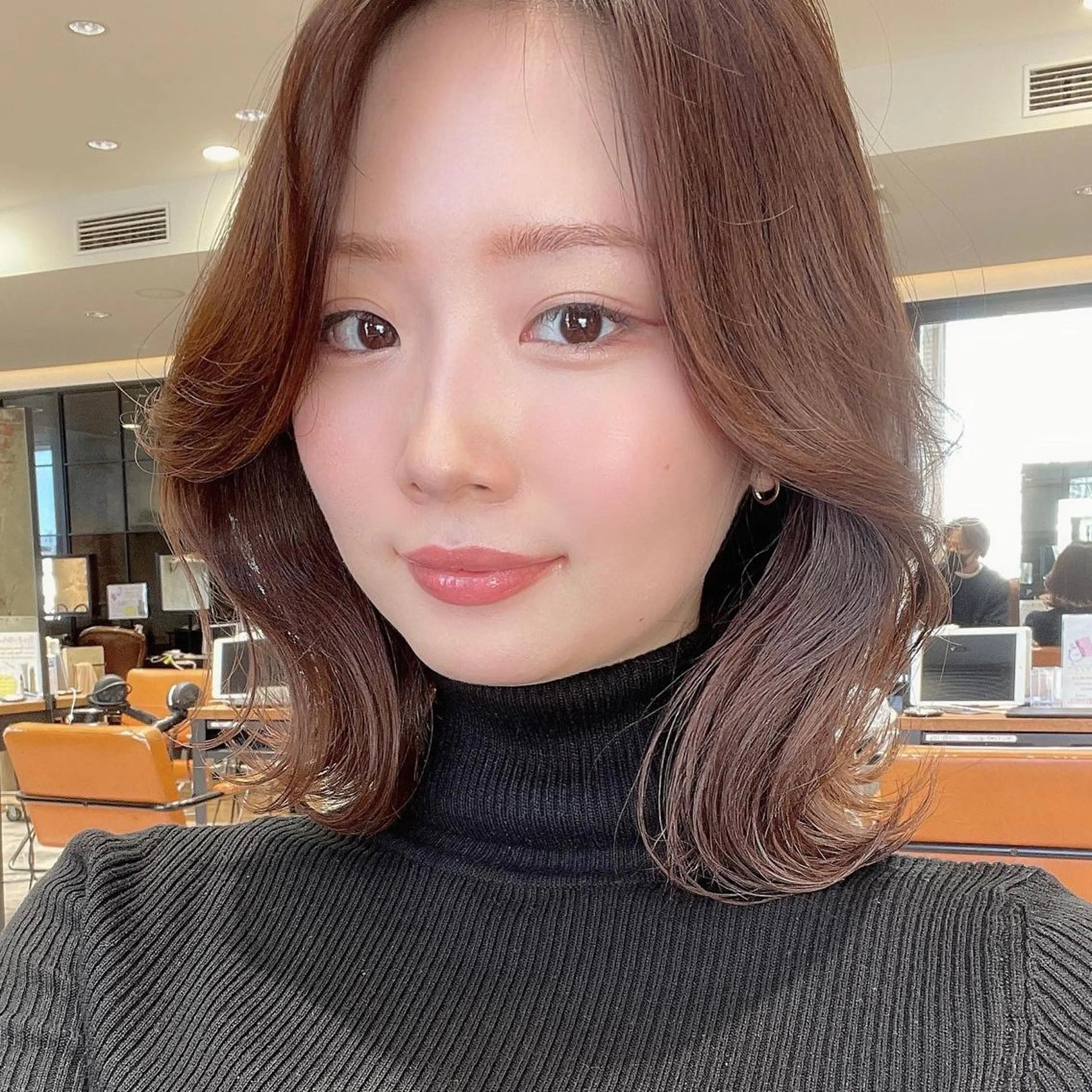 ミディアム カラー パーマ ヘアアレンジ イルミナカラー くびれヘア 髪質改善 韓国風ヘア トリートメント 日本一の小顔カット/ ボブ/顔周り/韓国のヘアスタイル