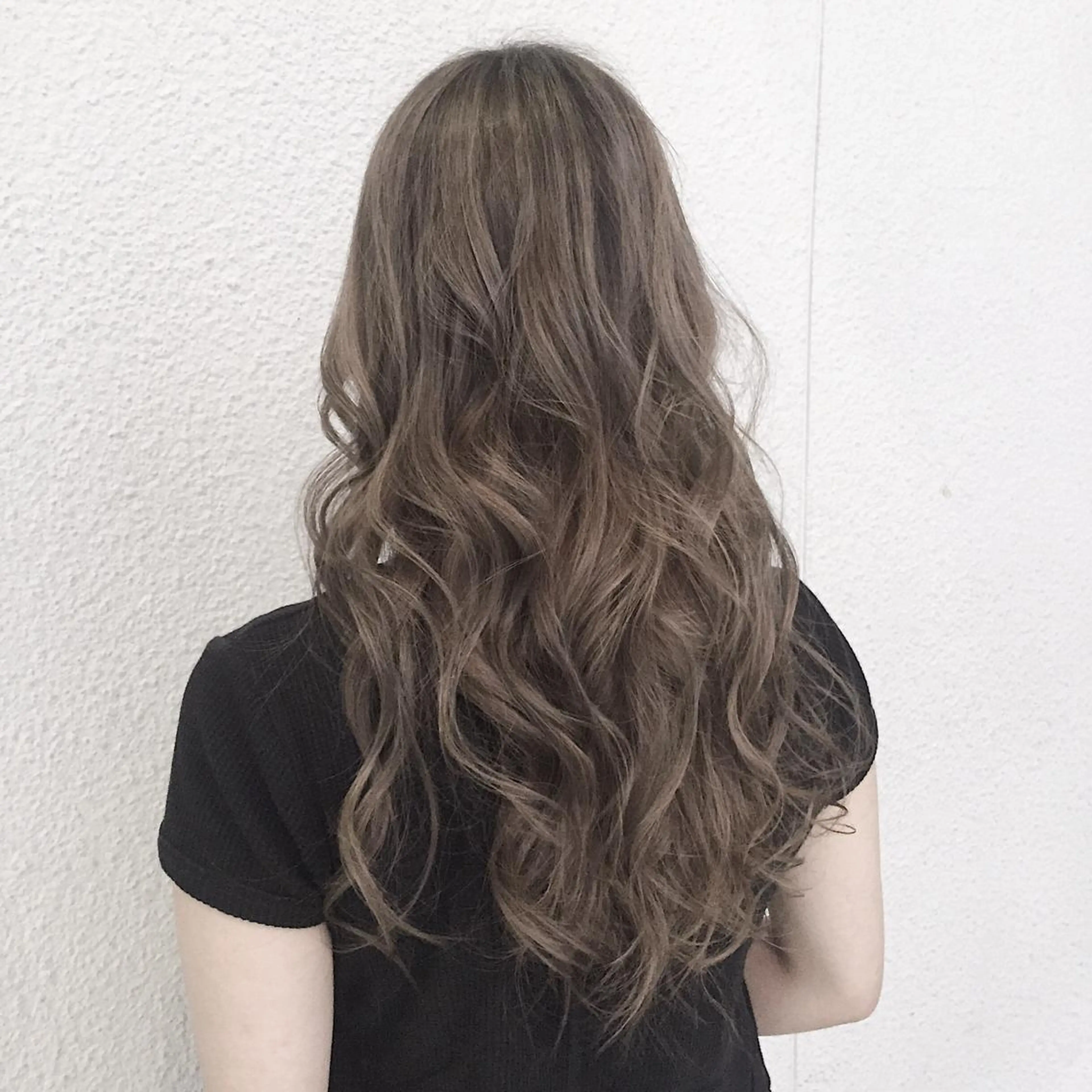 ロング カラー ブリーチ ダブルカラー グレージュ ハイライトカラー ハイトーンカラー LadyBeetle 山本泰史のヘアスタイル