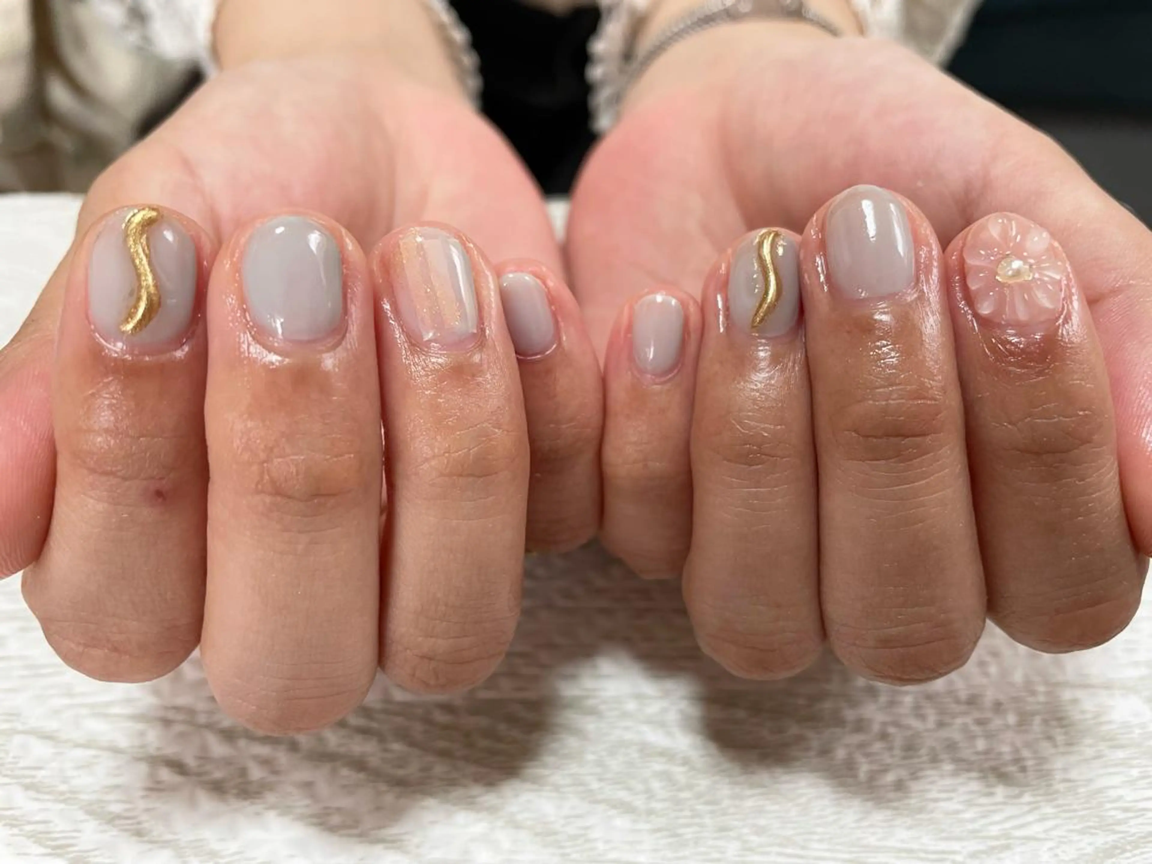 ネイル ブルー フラワーネイル ぷっくりネイル ハンドネイル Ulu  Nail 🌱MOMOKAのネイルデザイン