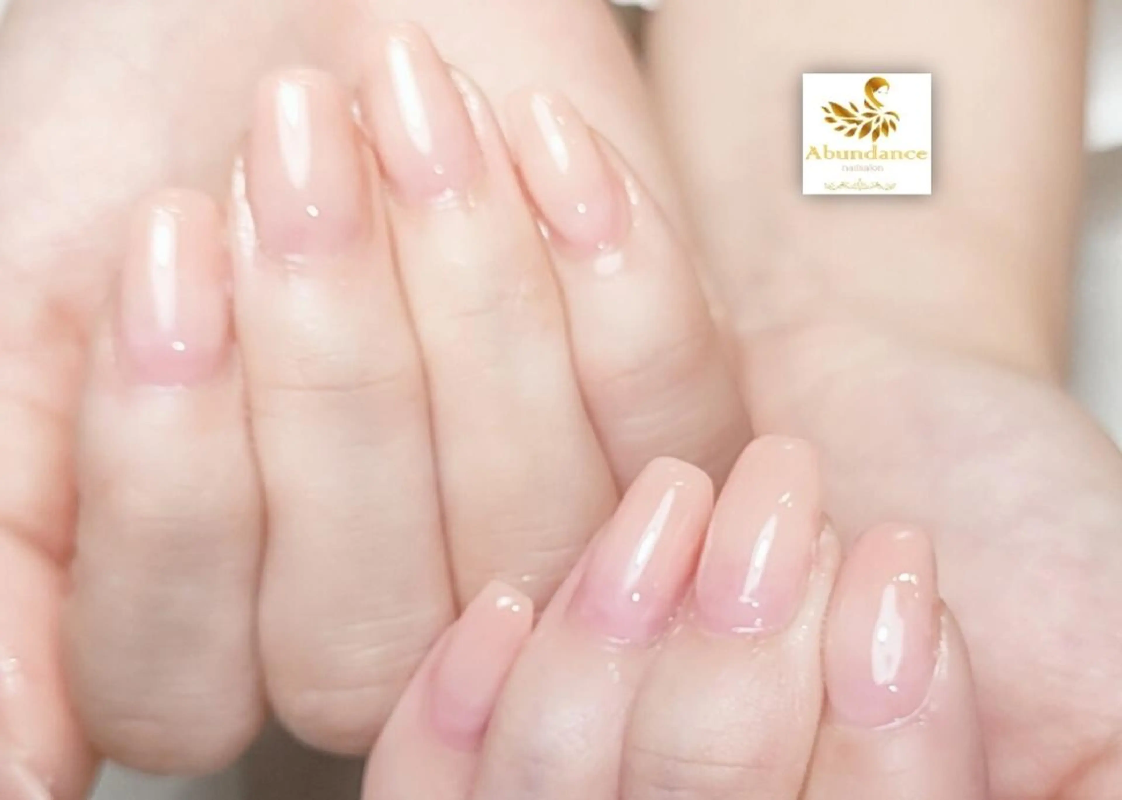 ミディアム ネイル グラデーション ハンドネイル 完全予約制個室サロン Abundancesのネイルデザイン