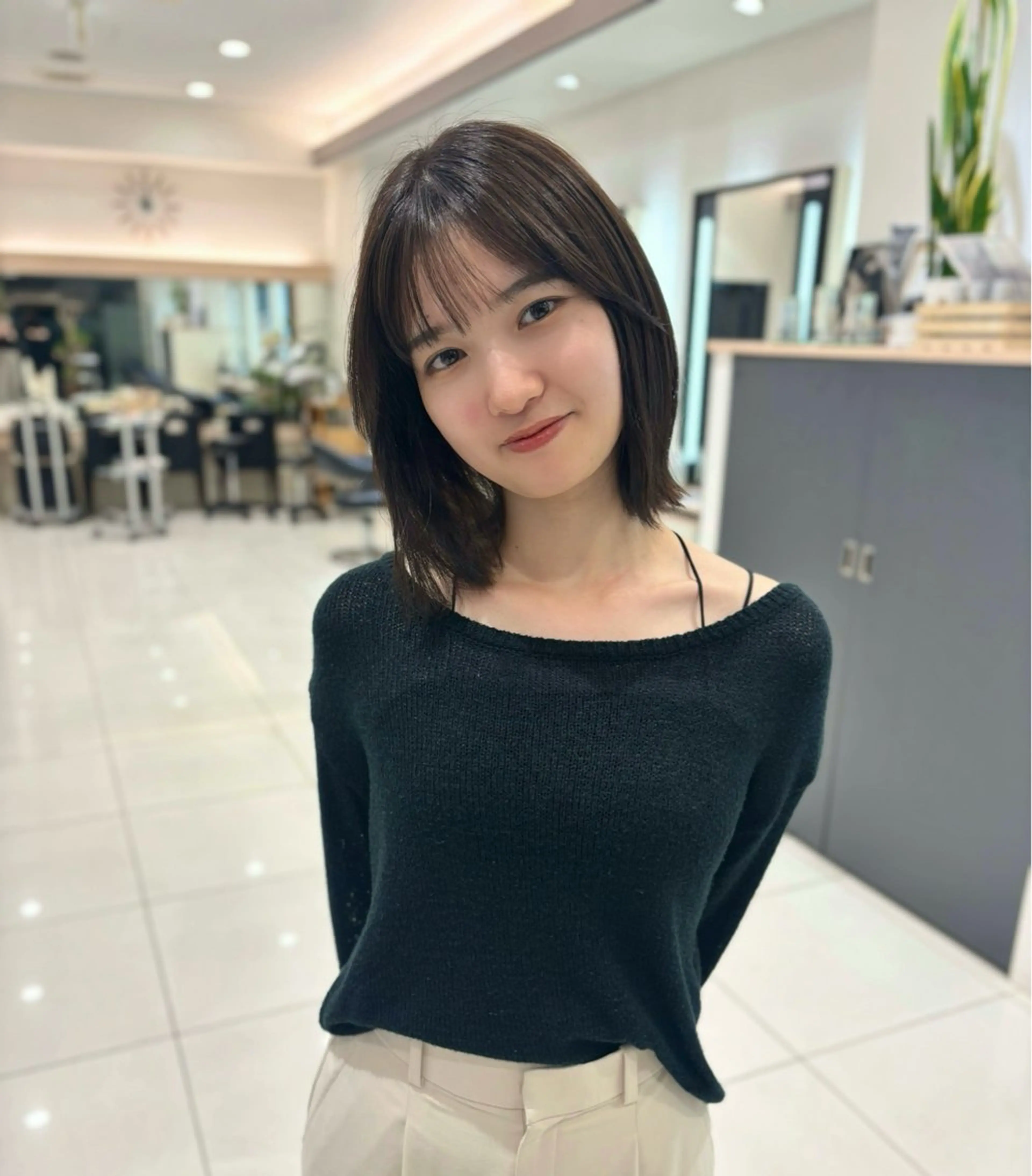 ショート カラー SLASHスラッシュ 辻村  彩華のヘアスタイル