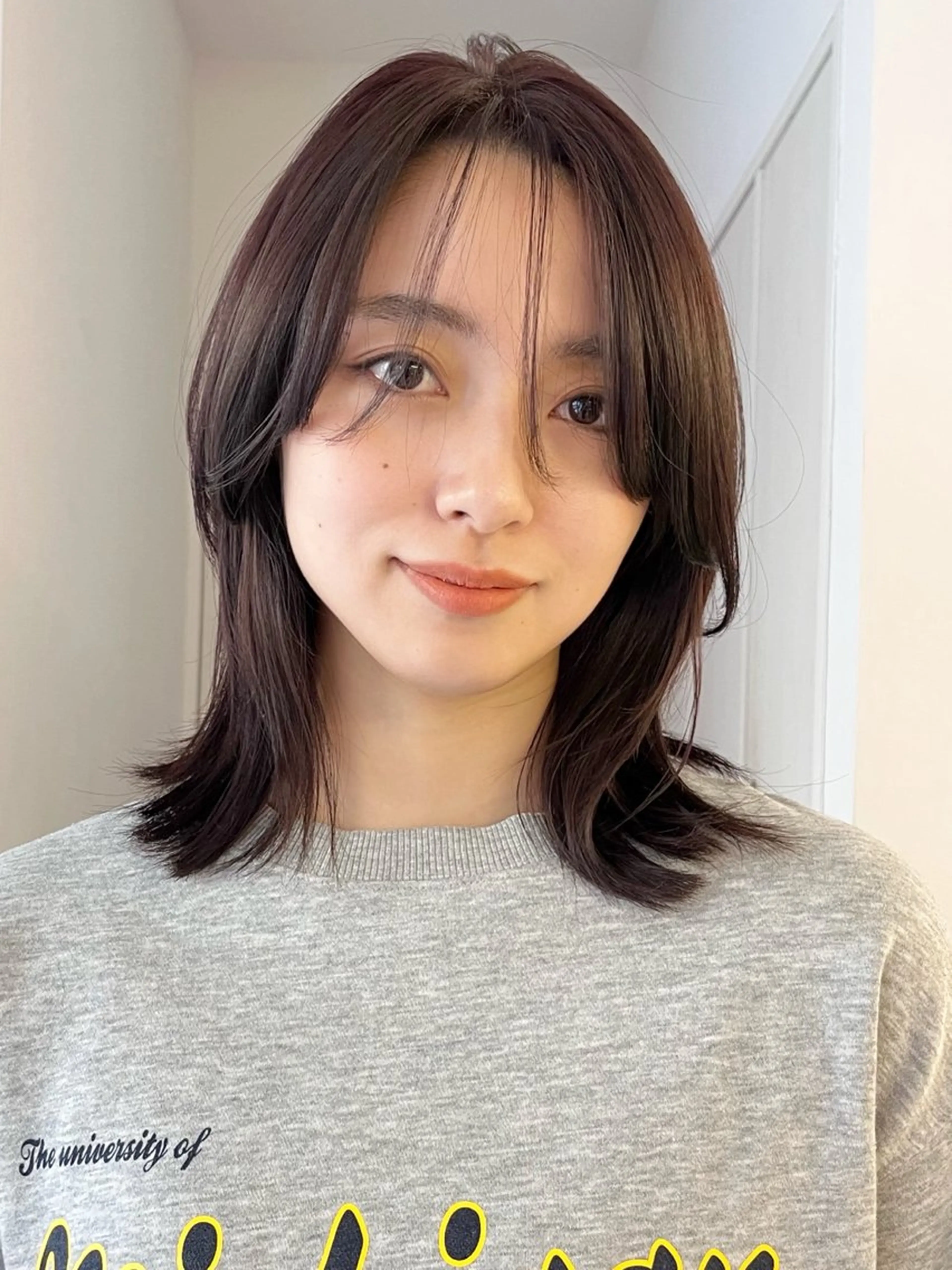 ミディアム 阿久津真衣 似合わせカットのヘアスタイル