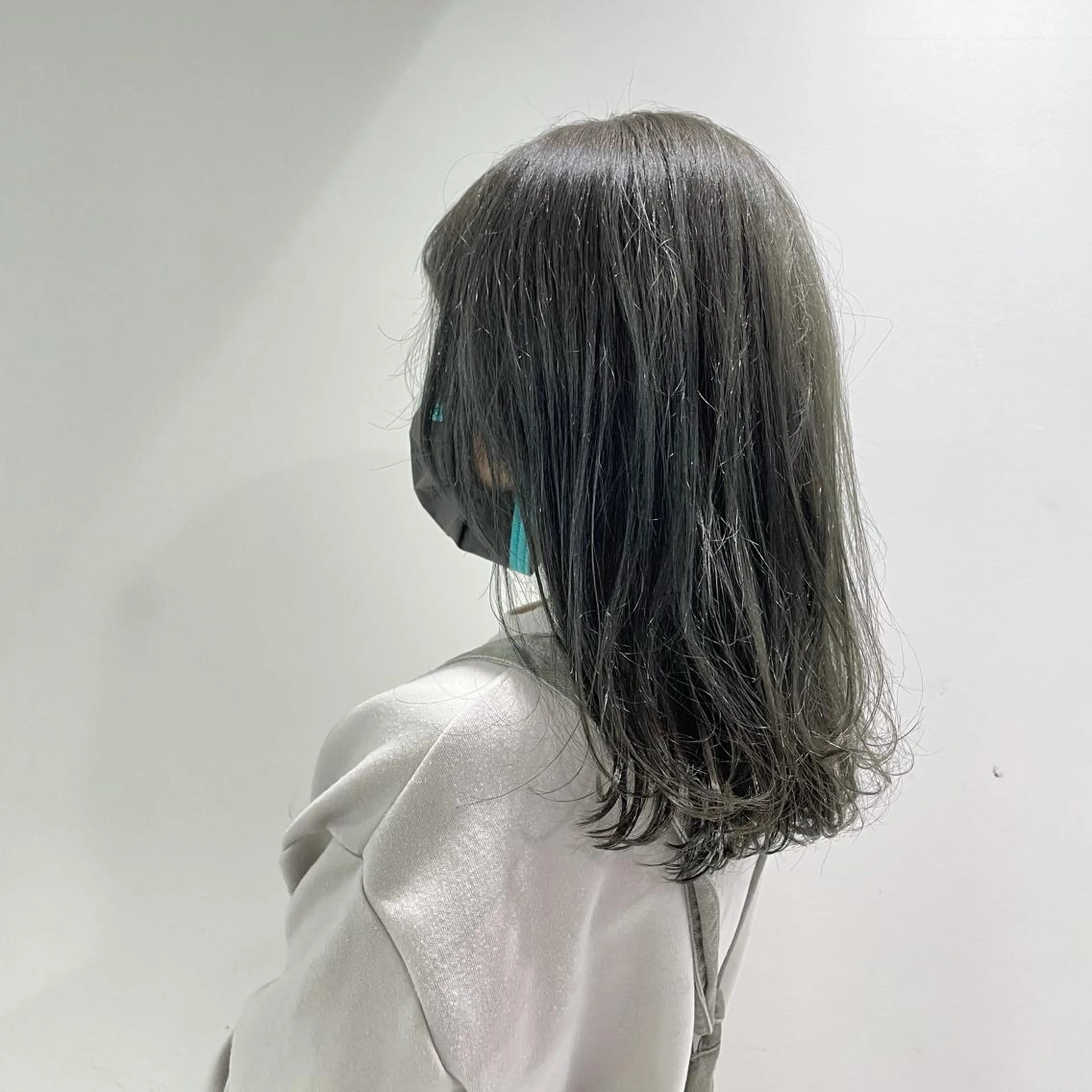 セミロング カラー グレージュ オリーブカラー オリーブグレージュ オリーブグレー 赤み消しカラー 🍀JUNKIのヘアスタイル