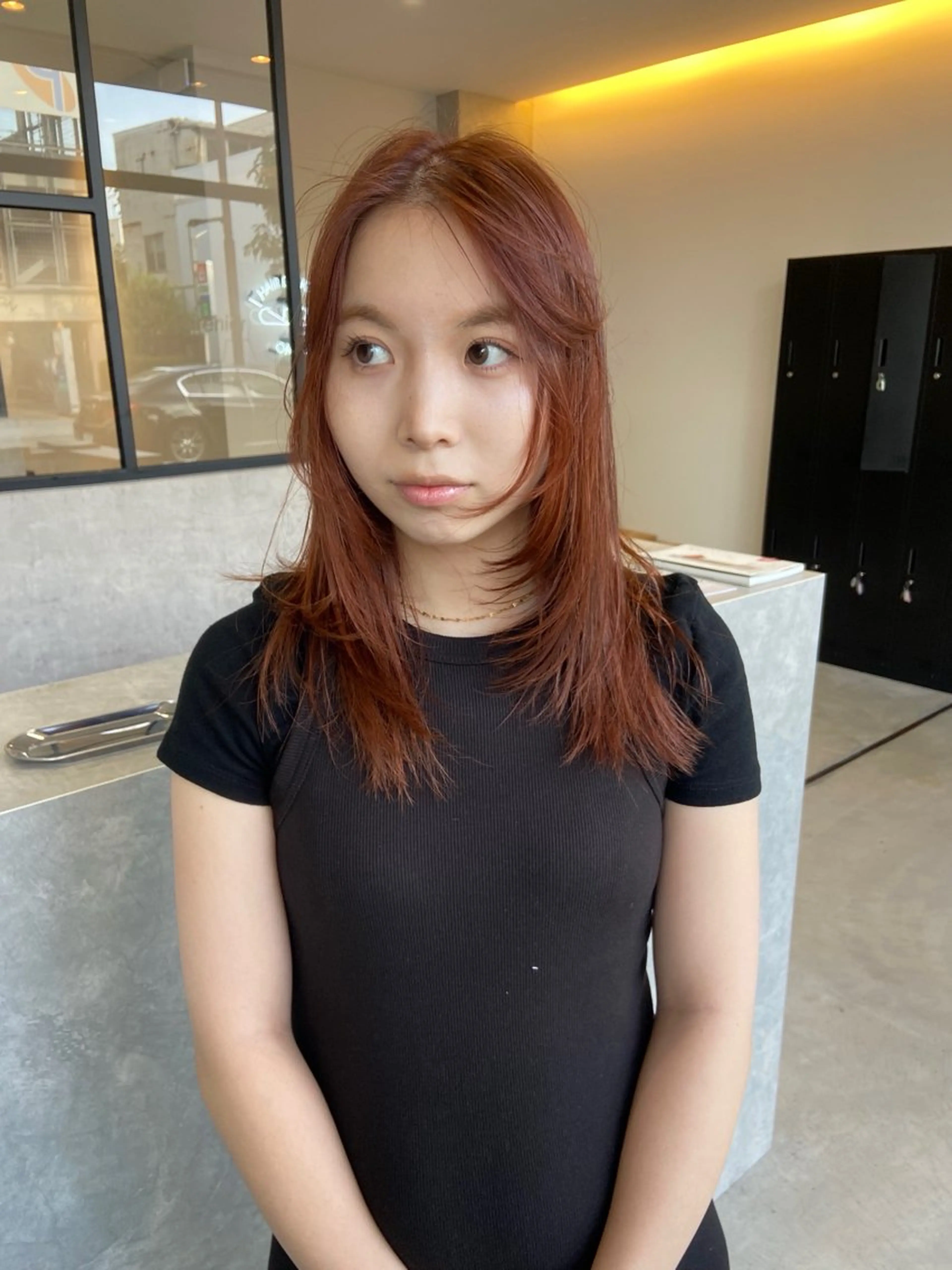 ミディアム カラー オレンジ レイヤーカット 山岸 未玖のヘアスタイル