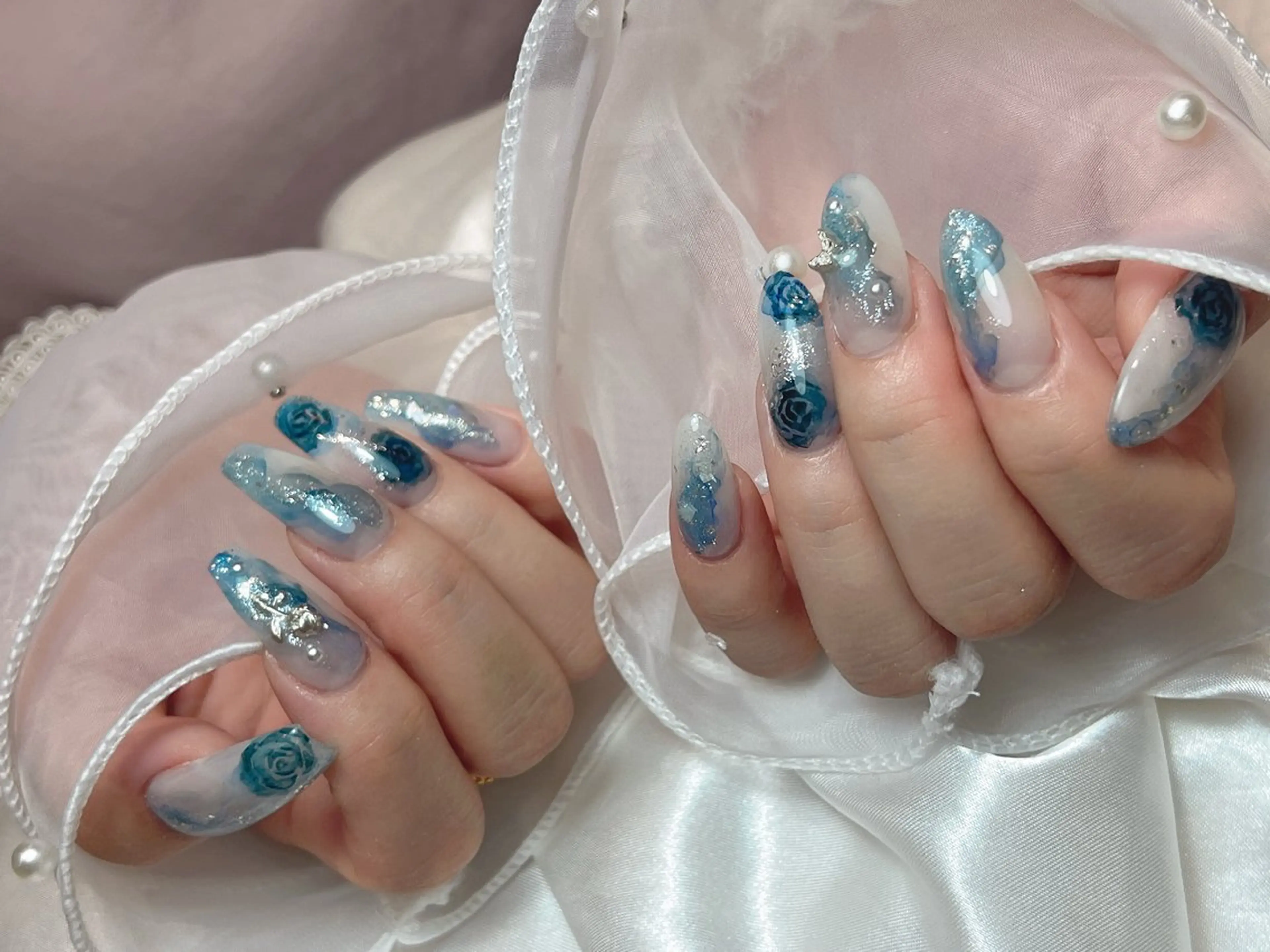 ネイル ブルー ロングネイル 夏ネイル ハンドネイル bijou nails　蓮のネイルデザイン