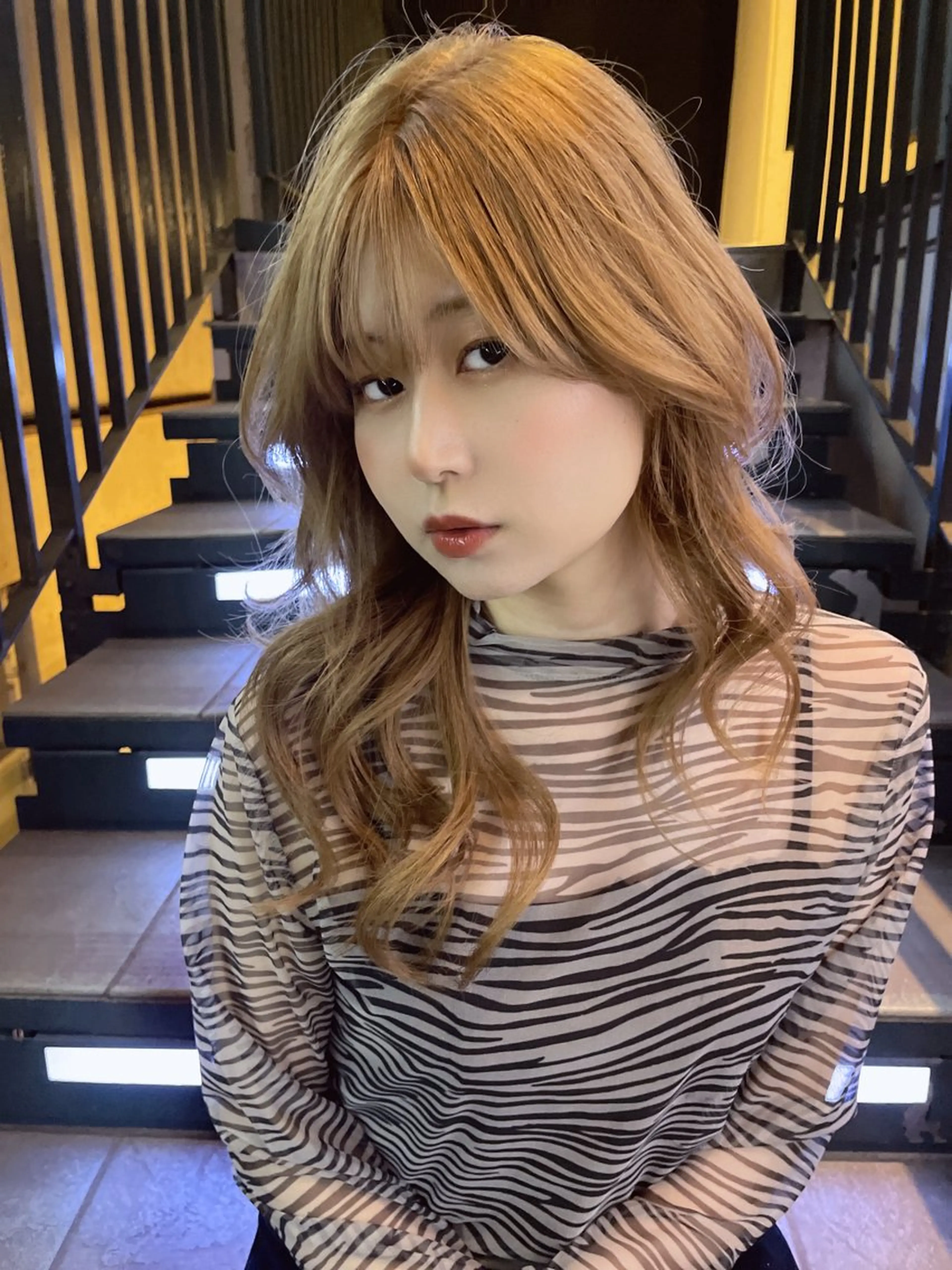 セミロング カラー レイヤーカット カット ヘアカラー トリートメント AiM エイム　韓国レイヤーのヘアスタイル