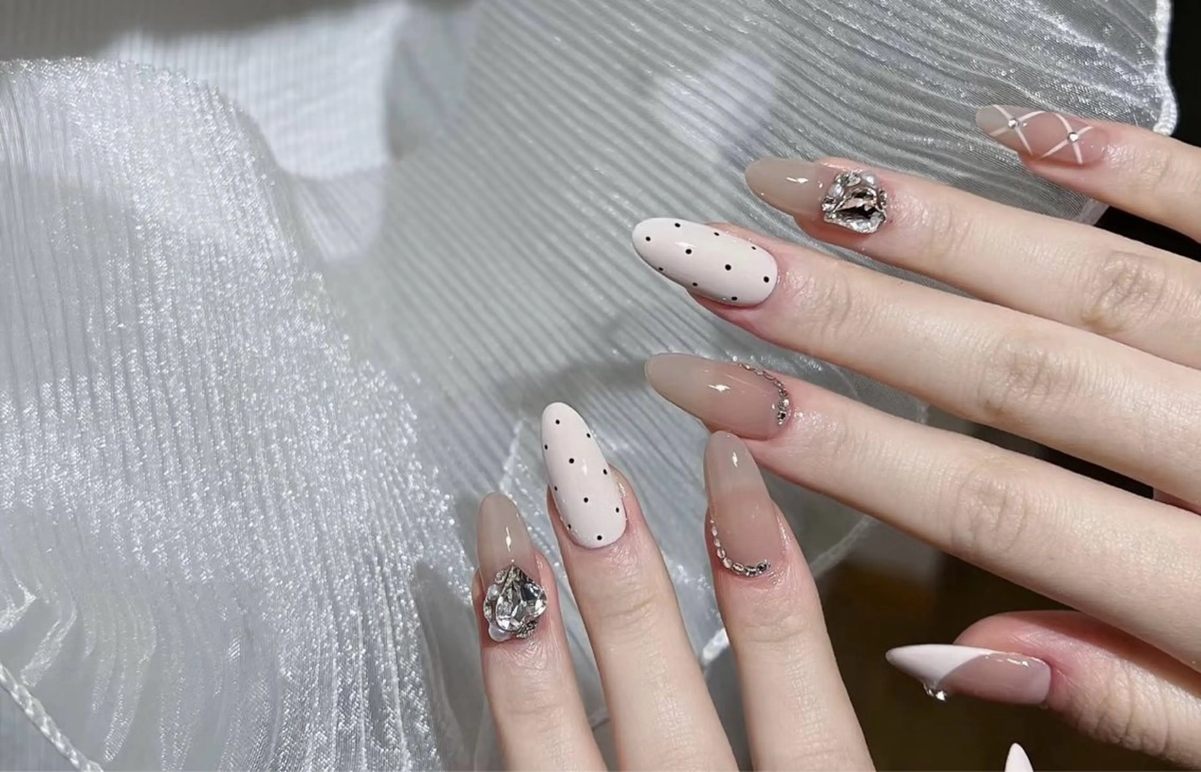 ネイル ハンドネイル She’s Lunaのネイルデザイン