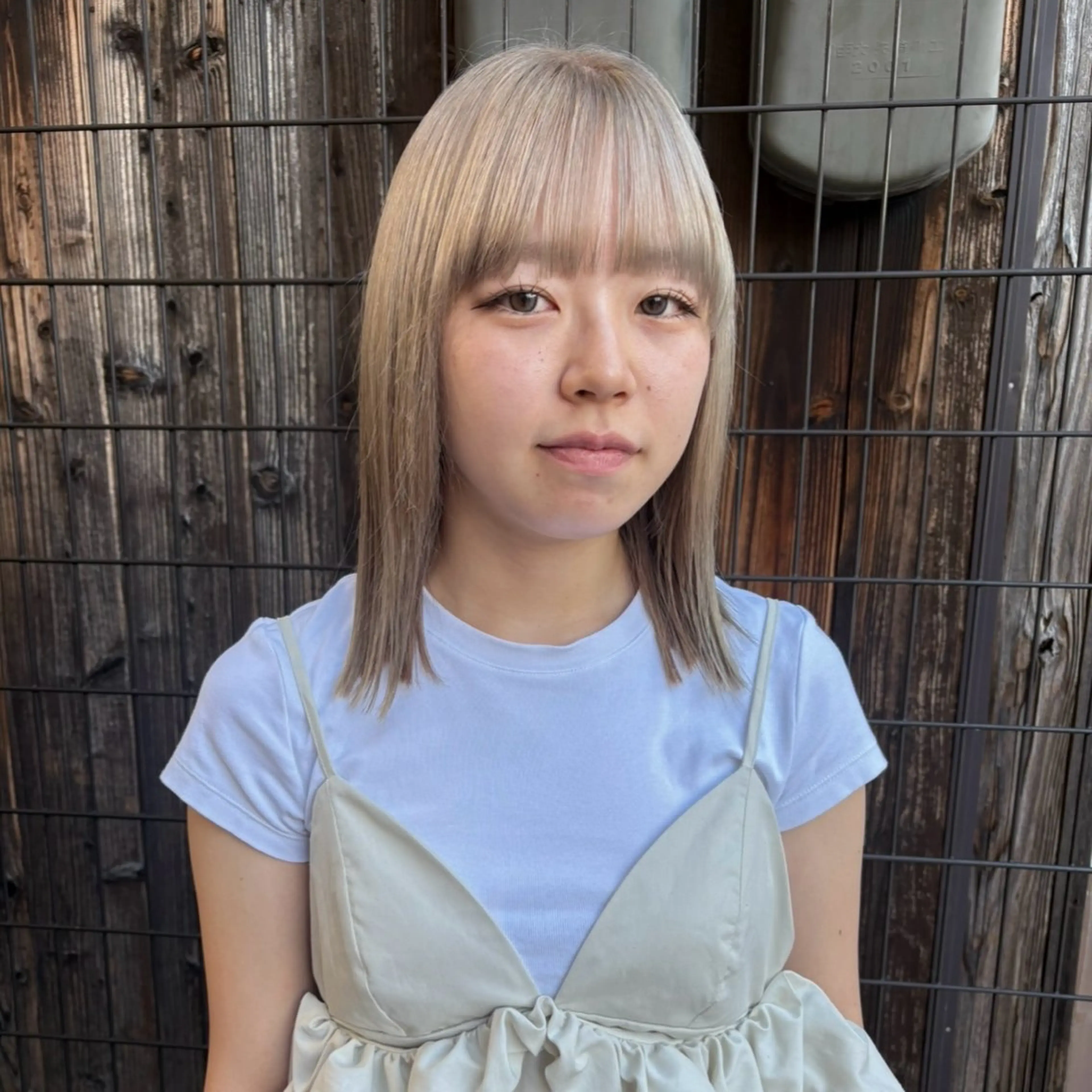ミディアム ブリーチ/デザイン SAKUのヘアスタイル