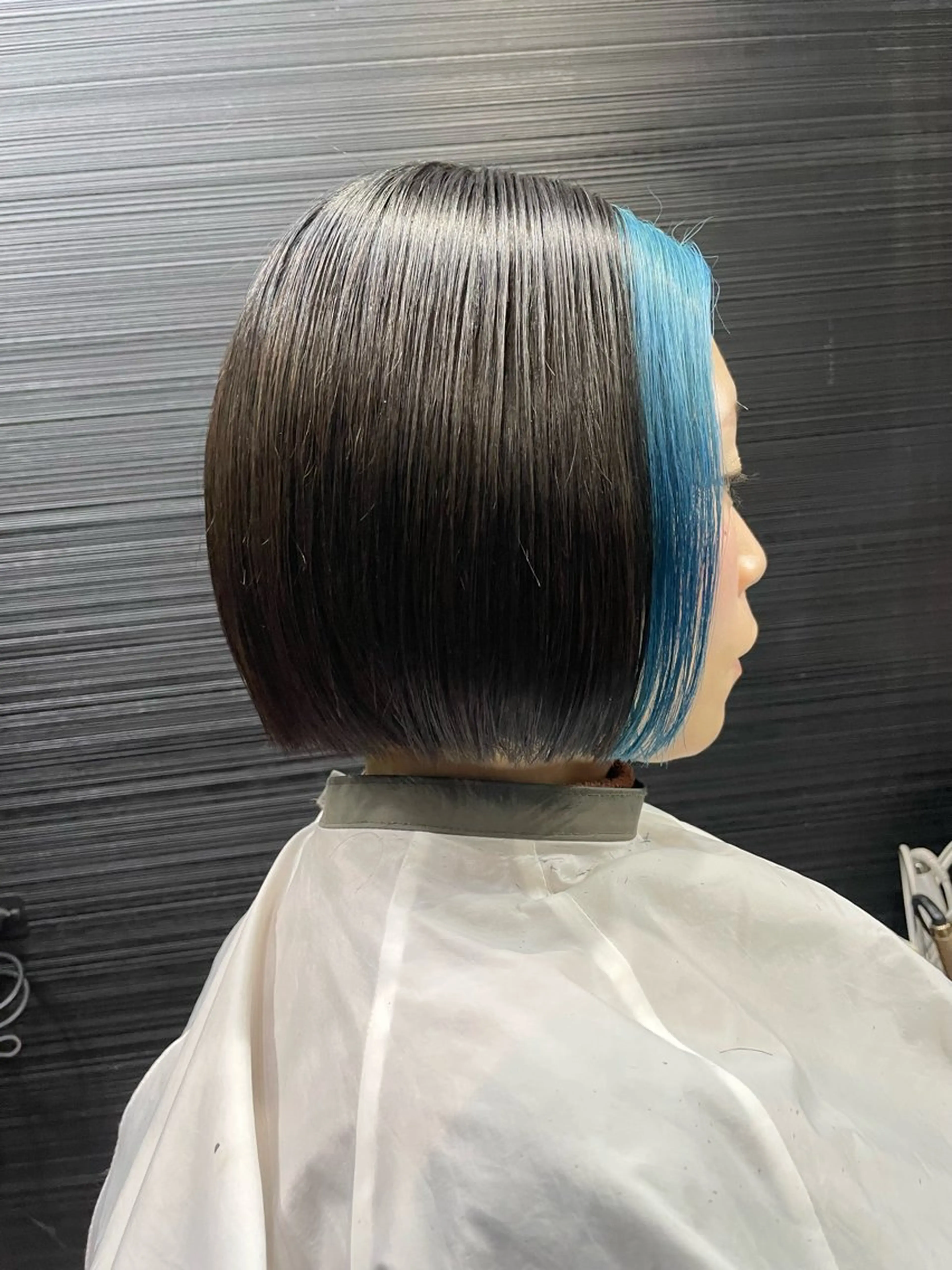 ショート カラー ワンレンボブ ブリーチ ブルーカラー ボブ 顔周りカット 山本 雅由のヘアスタイル