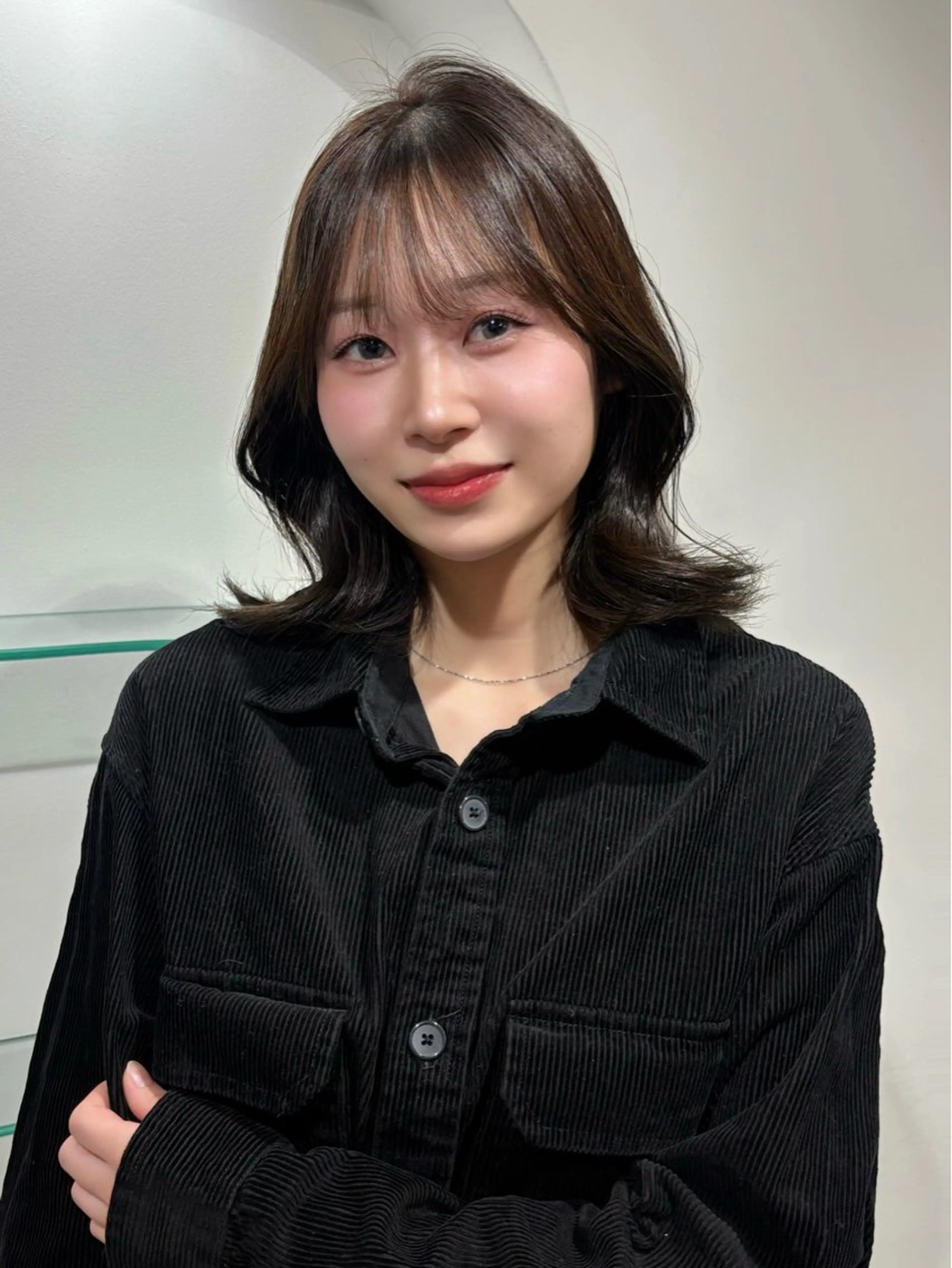 ミディアム チョコレートブラウン くびれヘア 顔周りカット 卒業式のヘアスタイル 学生 カット ヘアカラー トリートメント SeiRa☪️ 艶髪 / 透明感のヘアスタイル