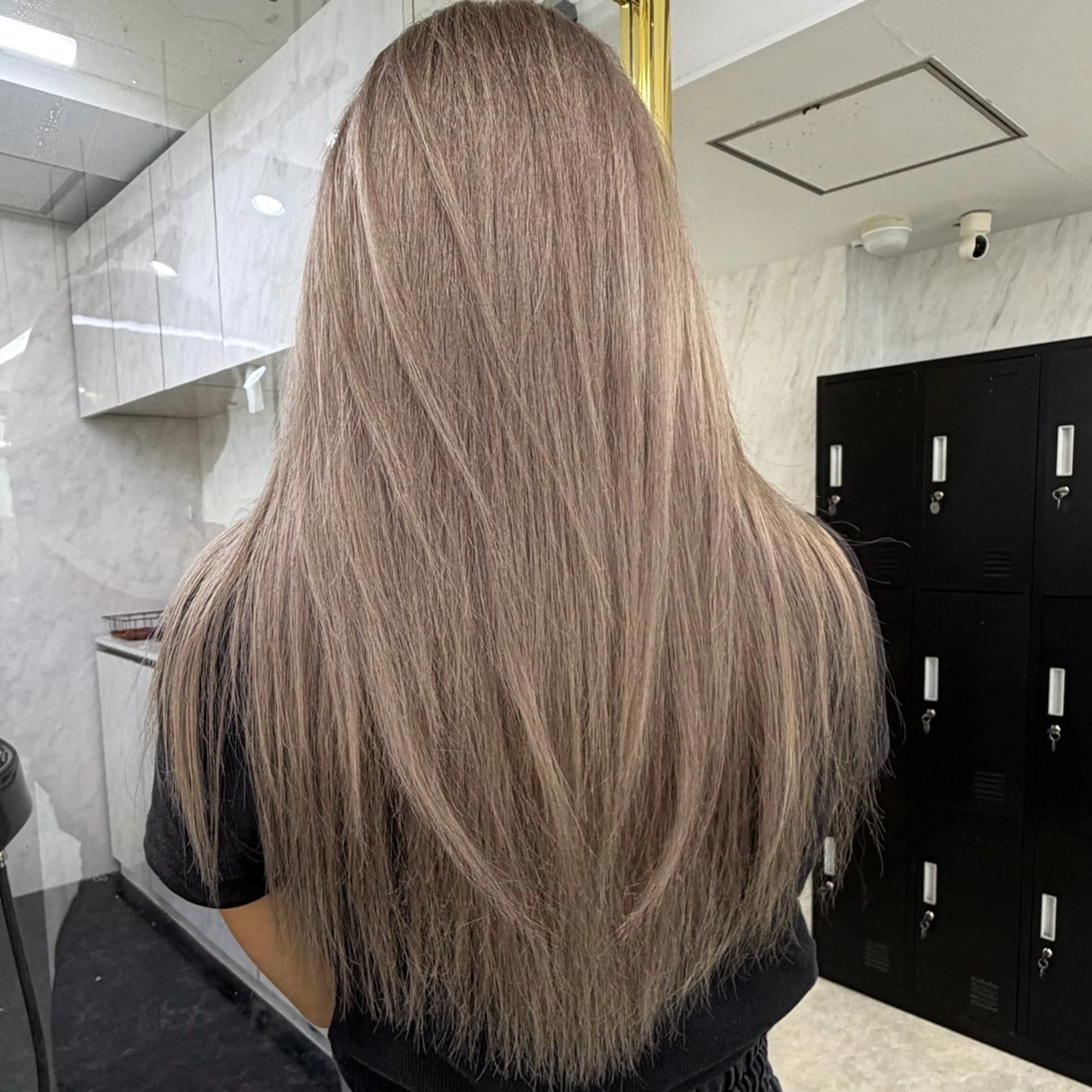 ロング カラー シールエクステ ハイトーンカラー エクステ ヘアカラー トリートメント シールエクステ特化 ハイトーン、NANAのヘアスタイル