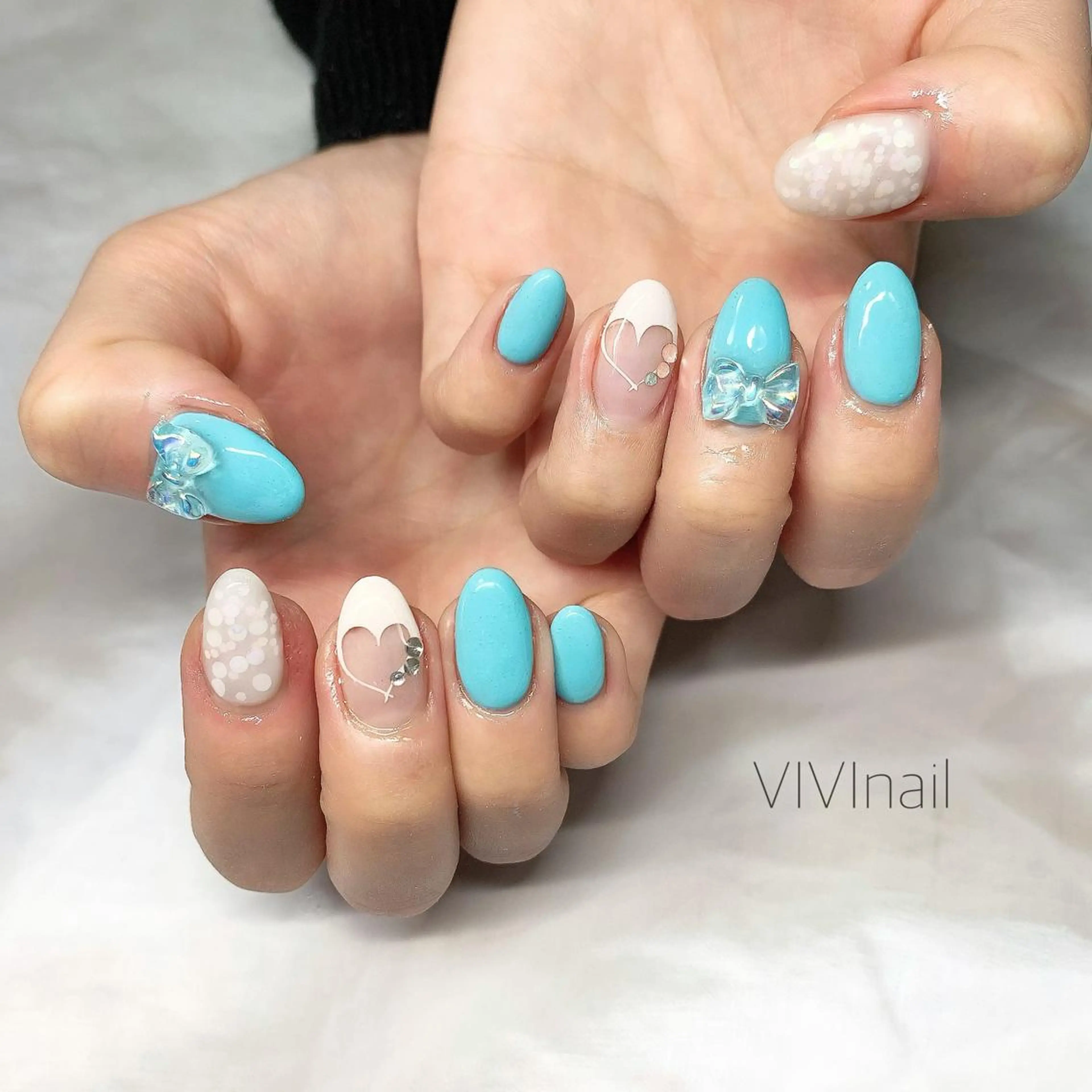 ネイル ブルー フレンチネイル ハート ホワイト ハンドネイル vivi nailのネイルデザイン
