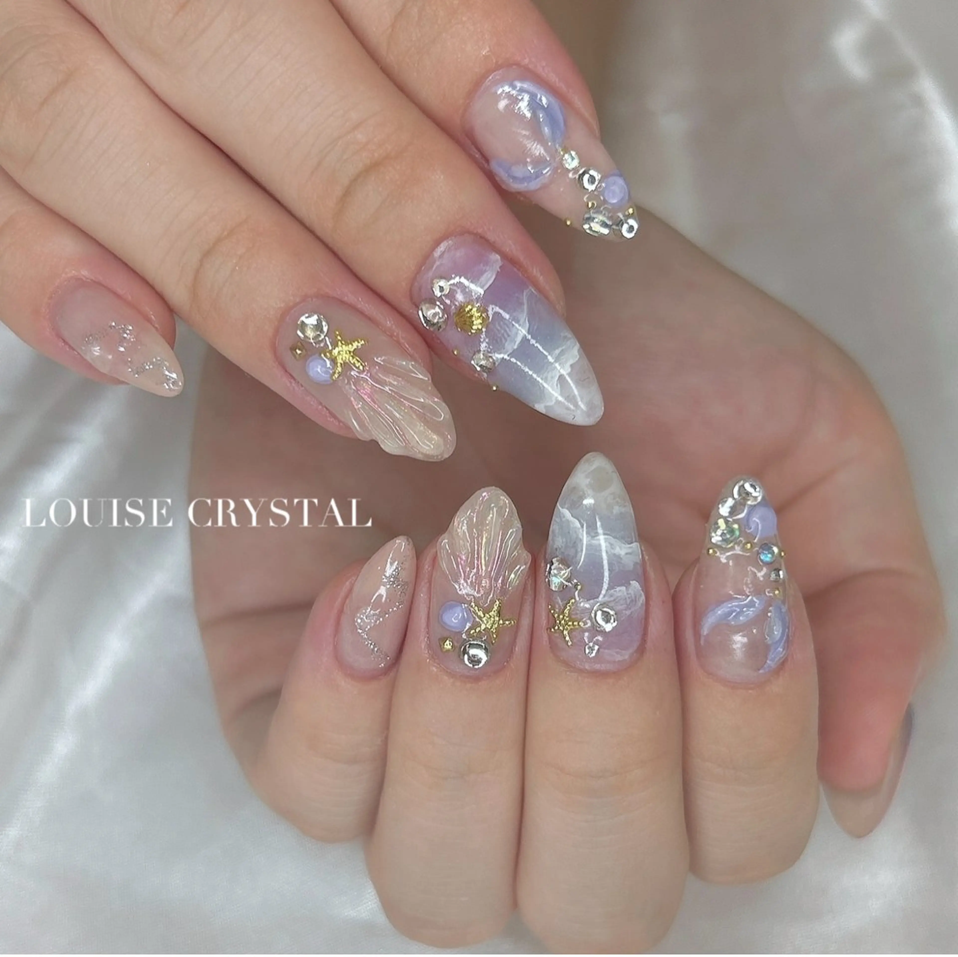 ネイル ハンドネイル LOUISE CRYSTALのネイルデザイン