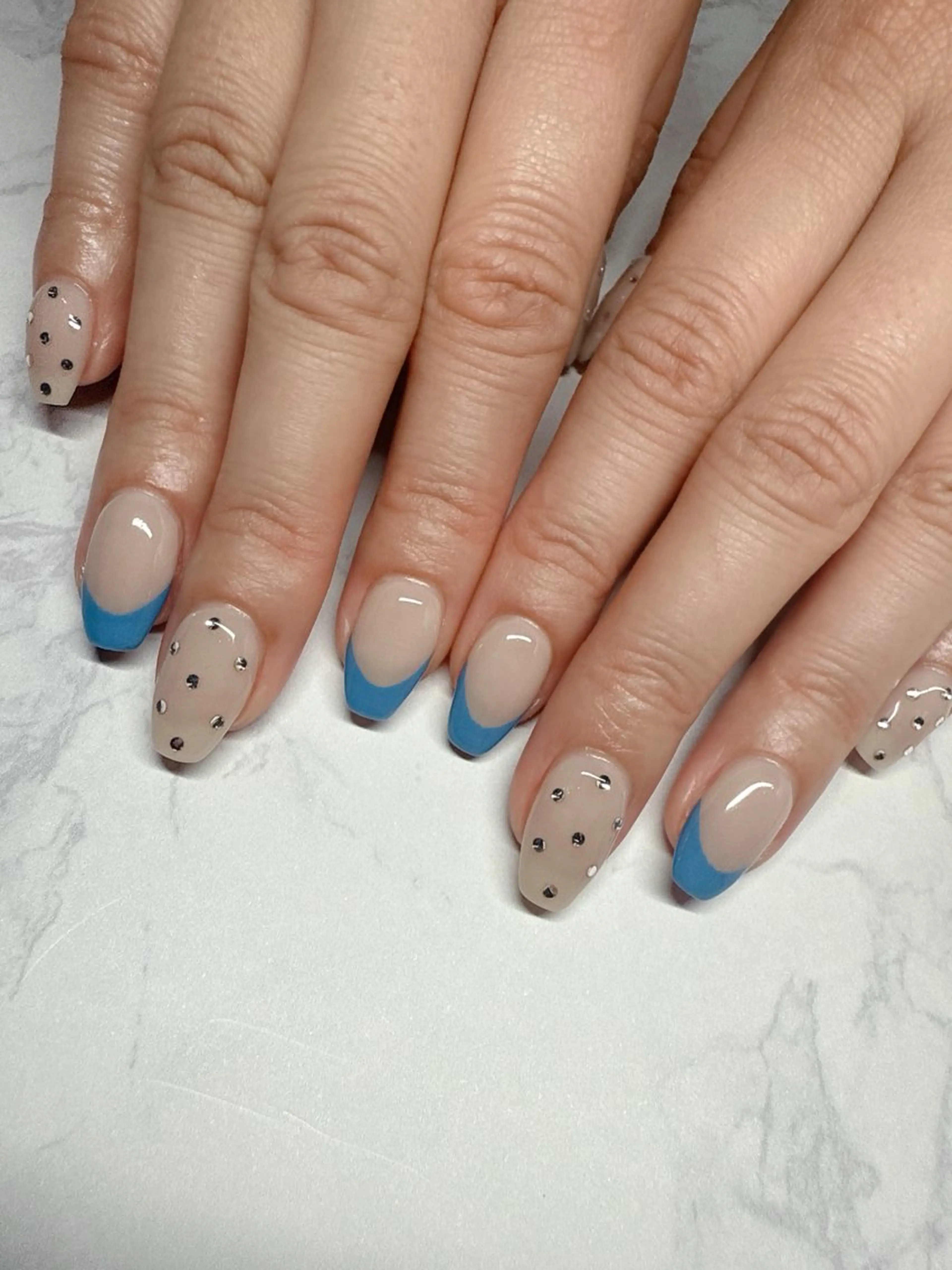ネイル フレンチネイル ストーンネイル ハンドネイル nailist SATO【銀座】のネイルデザイン