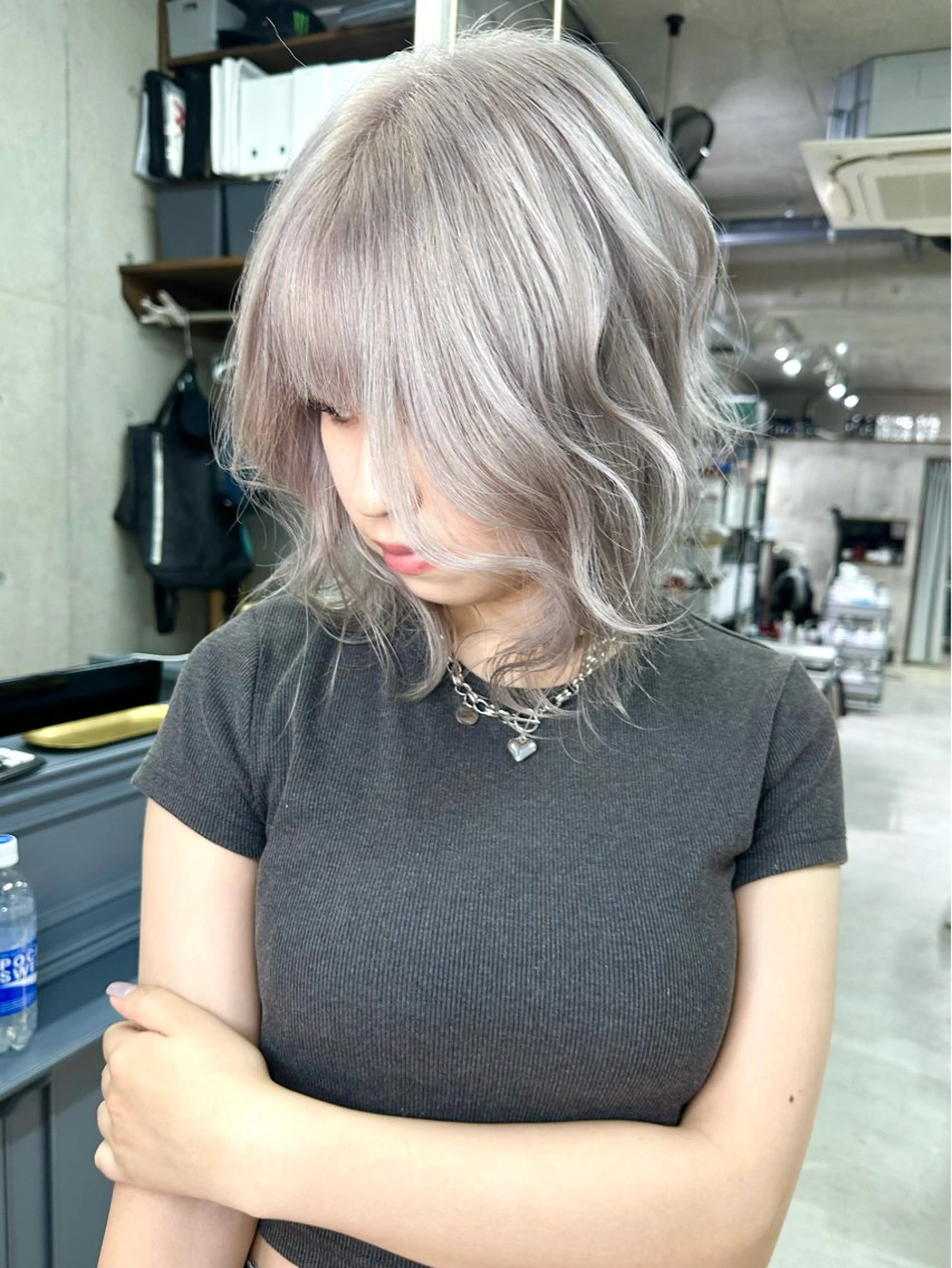 ショート カラー グレージュ シルバー シルバーグレージュ ヘアカラー 名古屋のピンク好き かずくん🦩のヘアスタイル