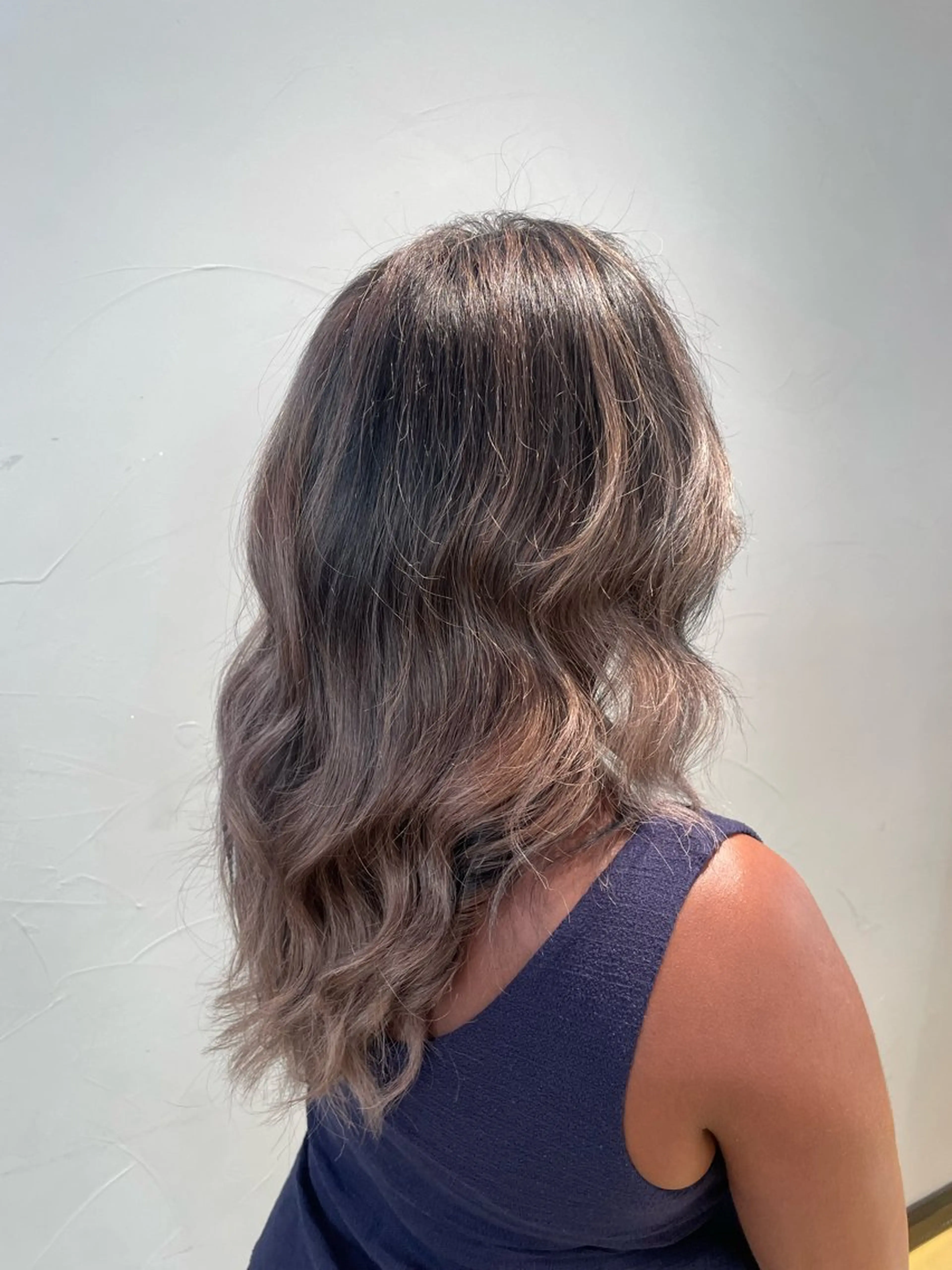 セミロング 外国人風カラー レイヤーカット BLEACH 🟥 PERM 天神🏆のヘアスタイル