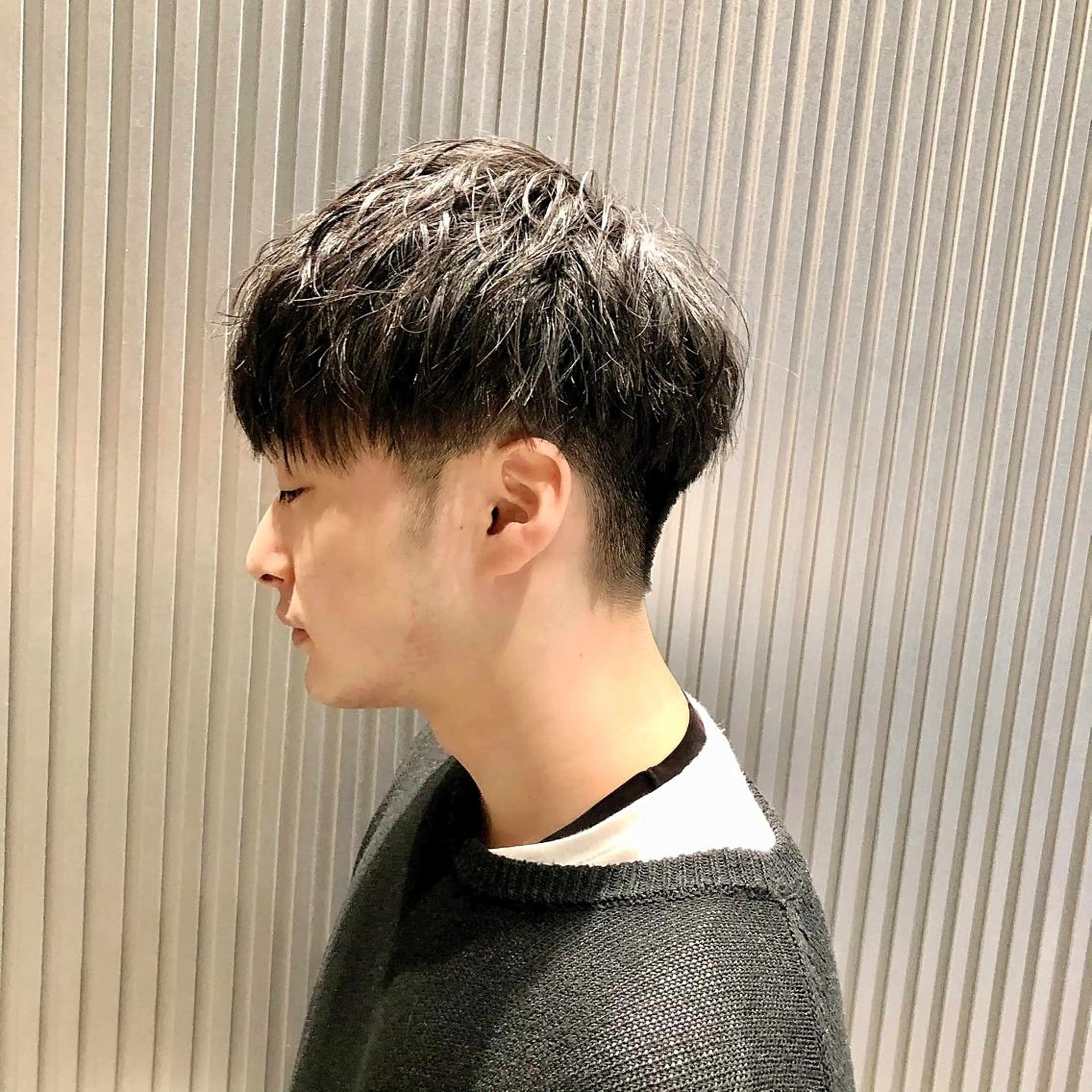 ショート パーマ メンズ メンズバレイヤージュ メンズブリーチ メンズハイライト メンズインナーカラー メンズ韓国風 エビスザキレン／メン ズ／心斎橋🌳のヘアスタイル