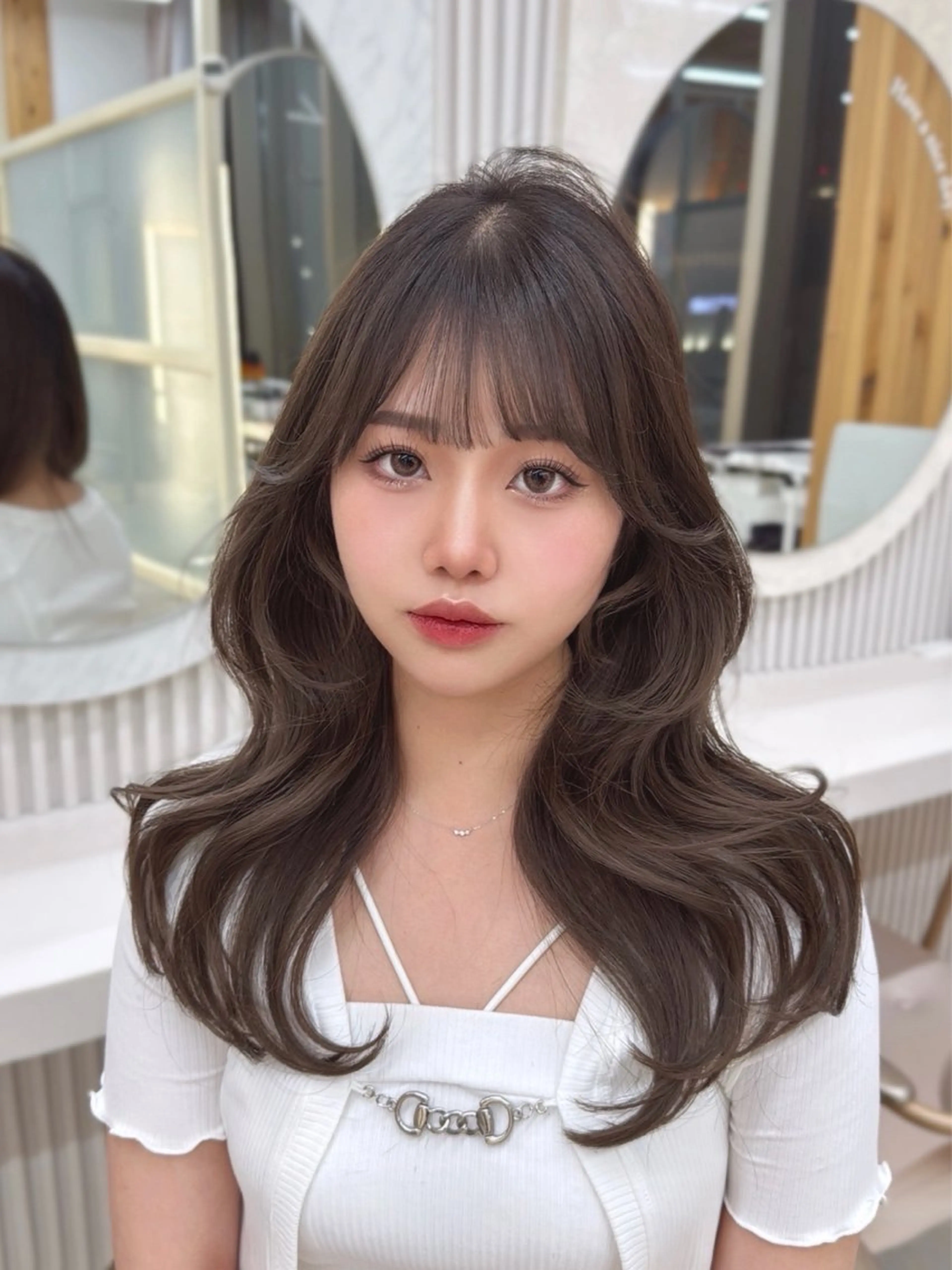 セミロング かなこ／重めレイヤー ／透明感カラーのヘアスタイル