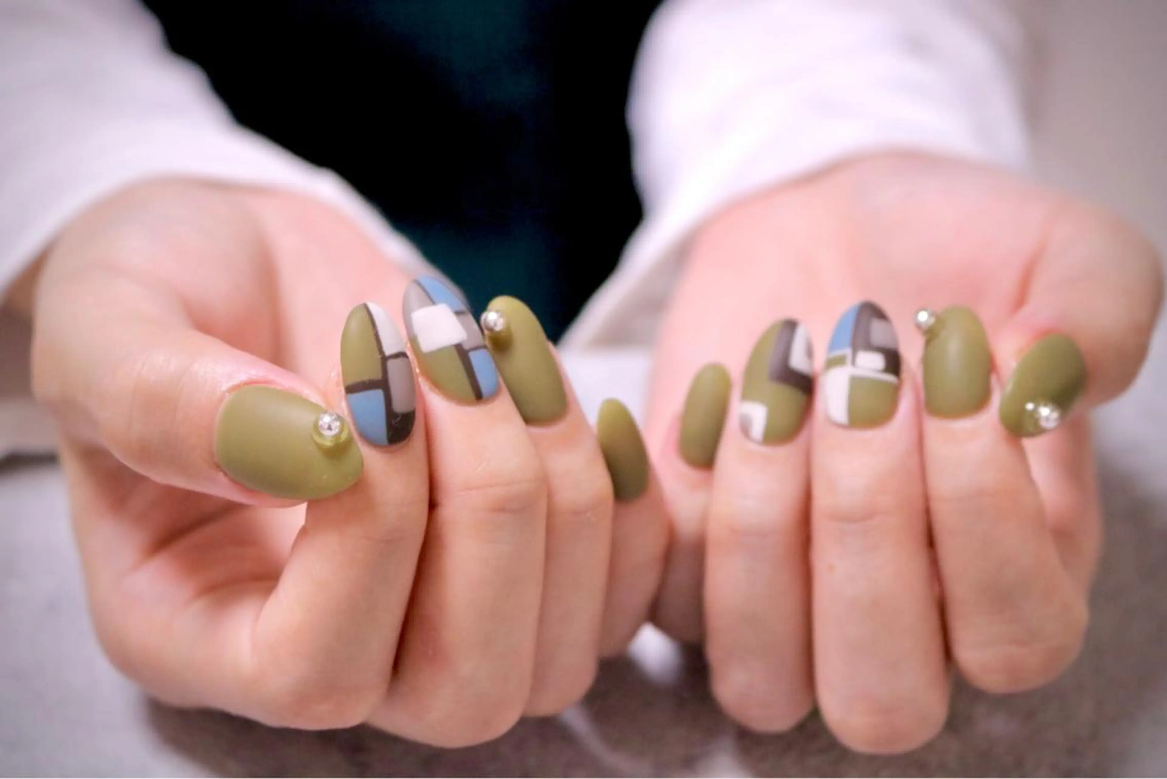 ネイル オーロラネイル カジュアル 長さ出し ジェルネイル 韓国ネイル ハンドネイル MH Nailのネイルデザイン