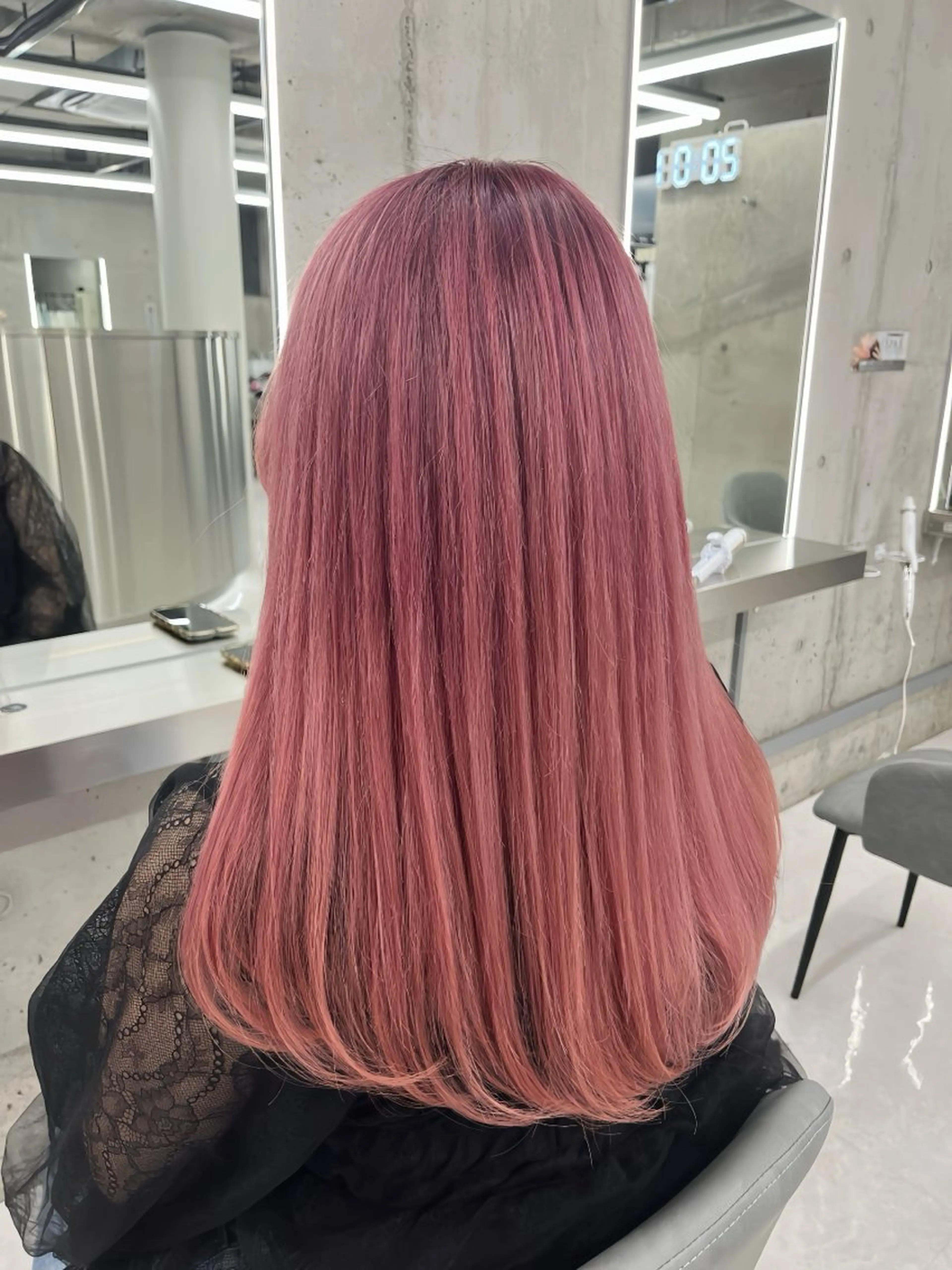 セミロング ハイトーン/心斎橋 🌙イツキのヘアスタイル