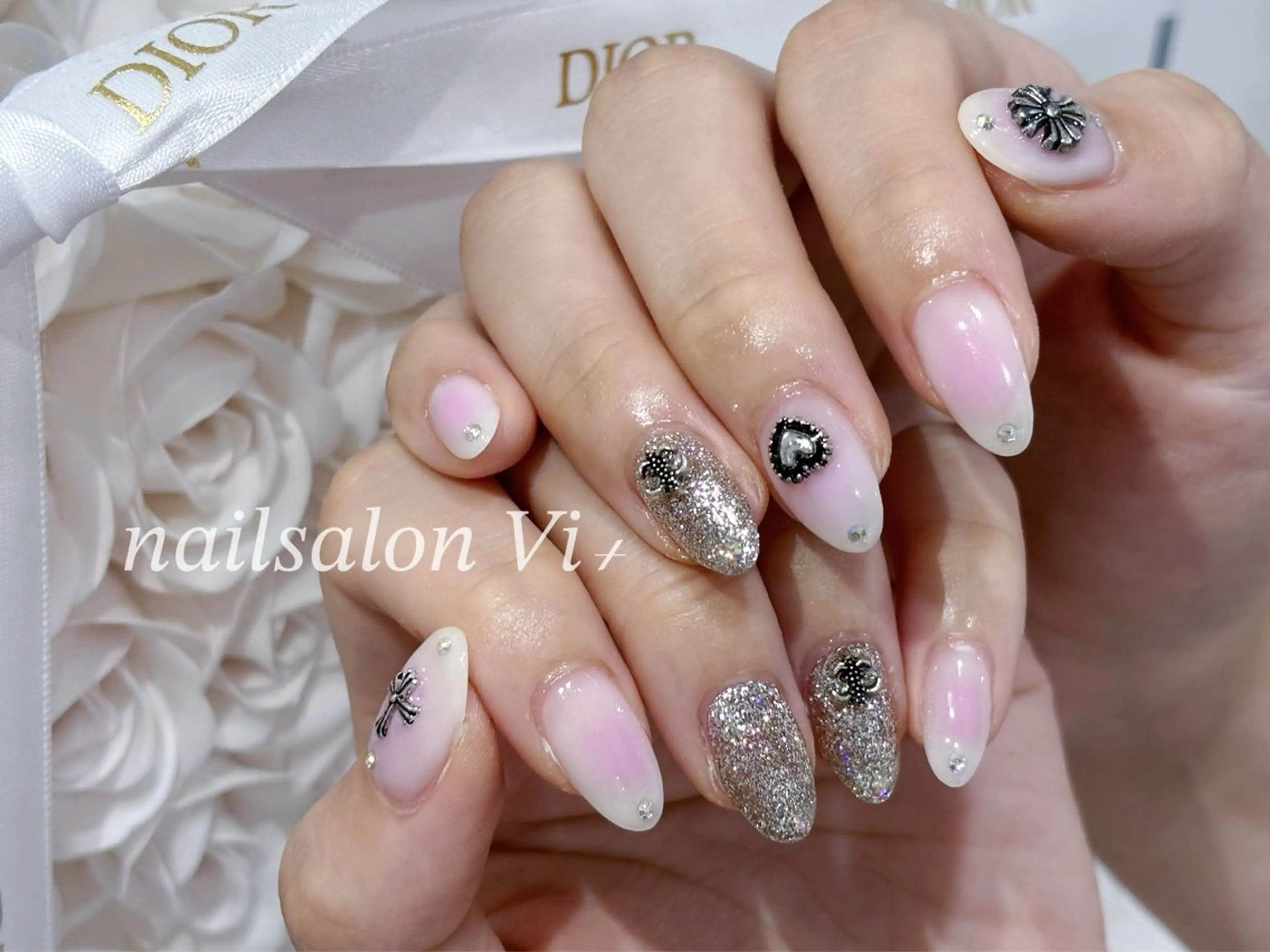 ネイル Nailsalon Vi+ももか🩷のネイルデザイン