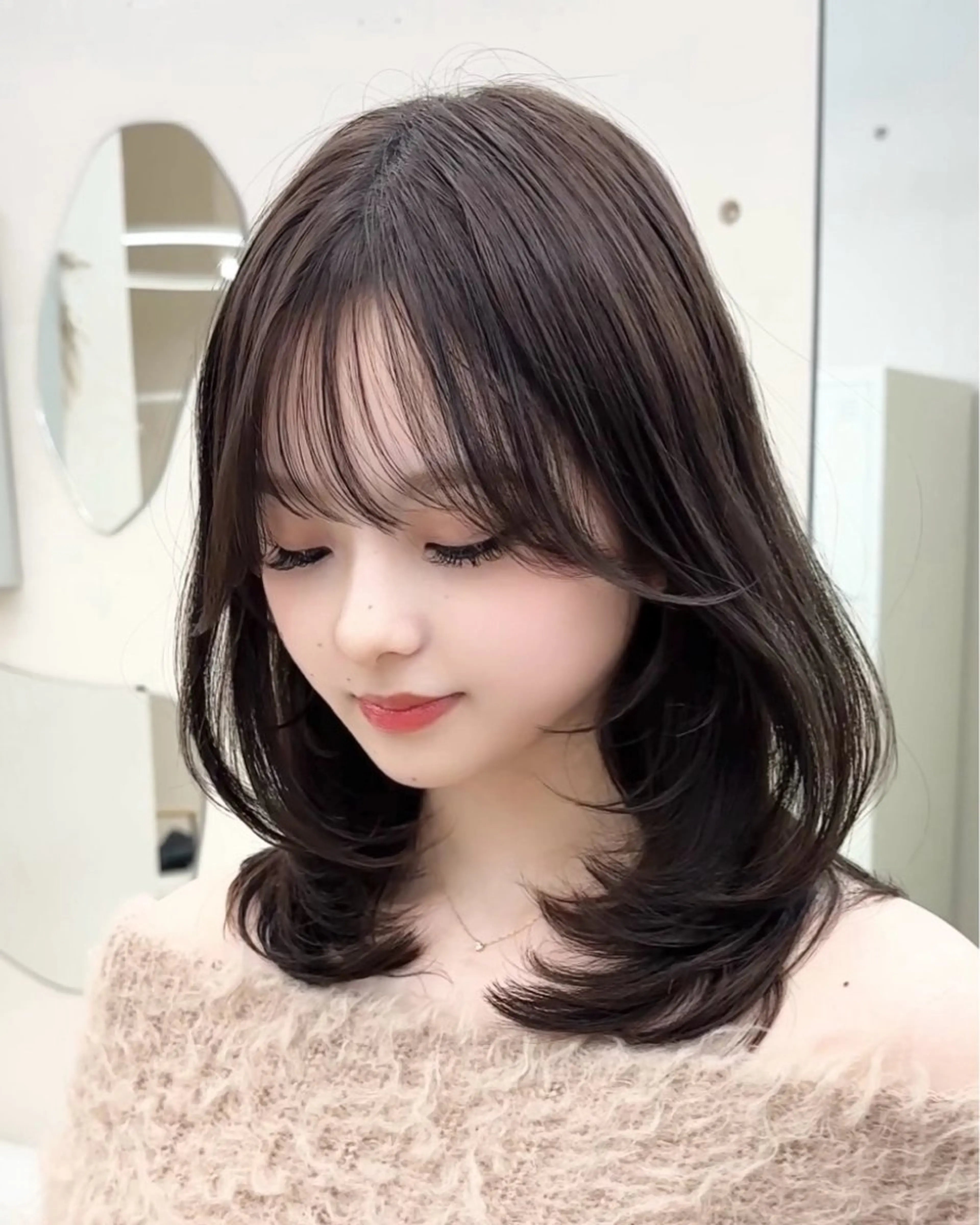 ミディアム カット 韓国レイヤー/天神 ダブルカラー/真白のヘアスタイル