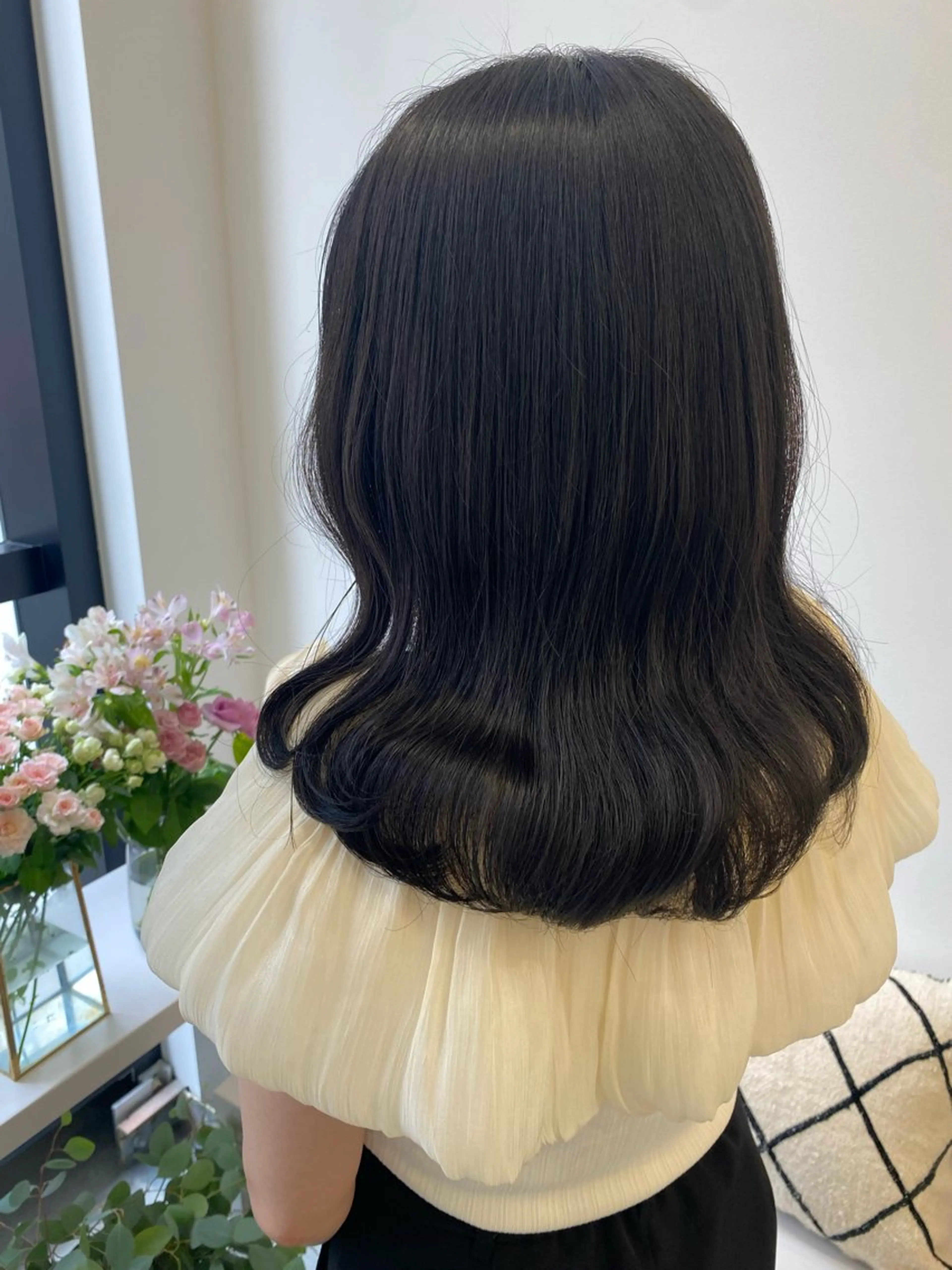 セミロング カラー アッシュ オリーブアッシュ 韓国風ヘア レイヤーカット カット ヘアカラー トリートメント erika /韓国ヘアのヘアスタイル