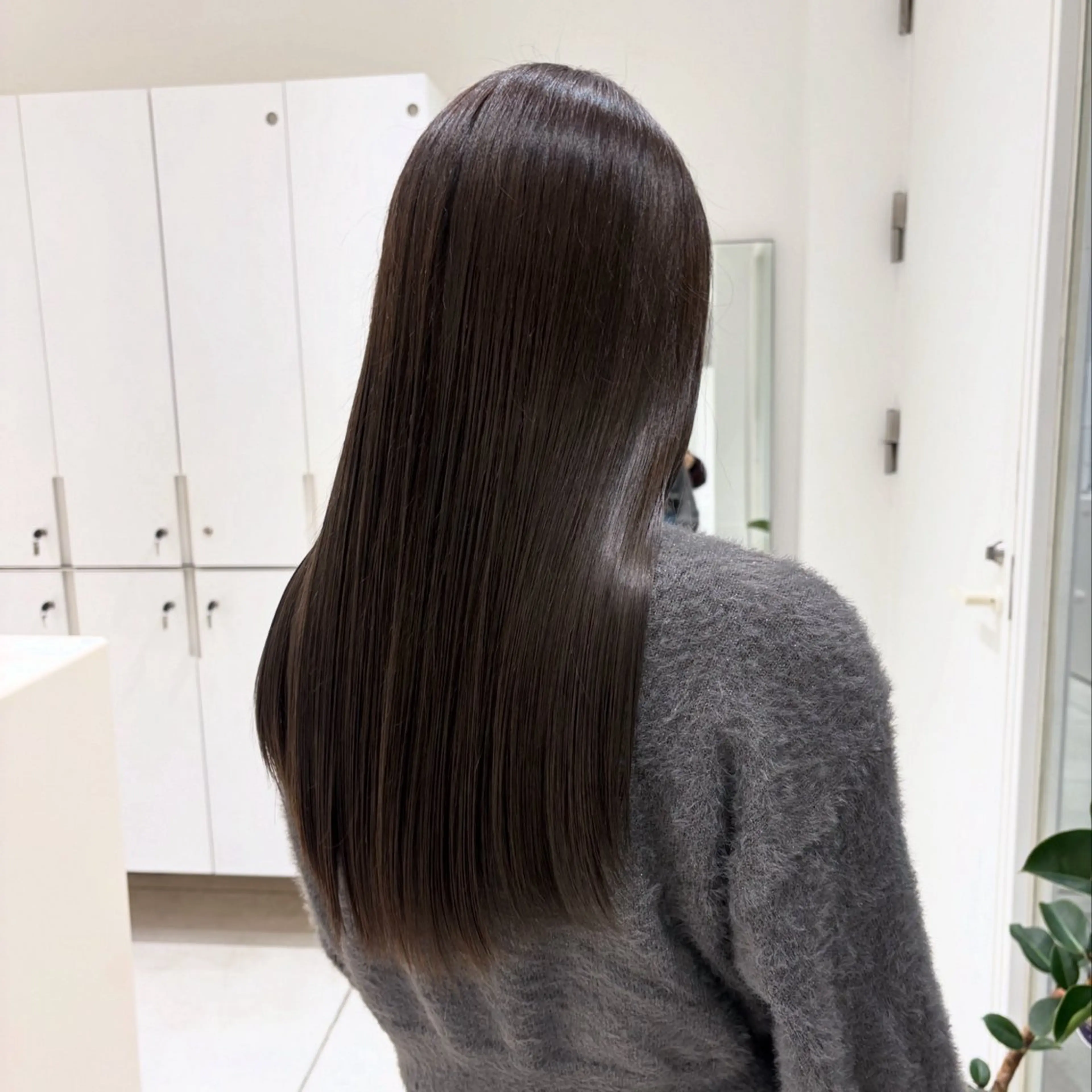 セミロング カラー アッシュ アッシュブラウン アッシュグレー アッシュグレージュ ブラウンカラー ヘアカラー トリートメント ヘッドスパ ヘアセット カジュアルを女っぽく 𝗮𝘆𝗮𝗰𝗼のヘアスタイル