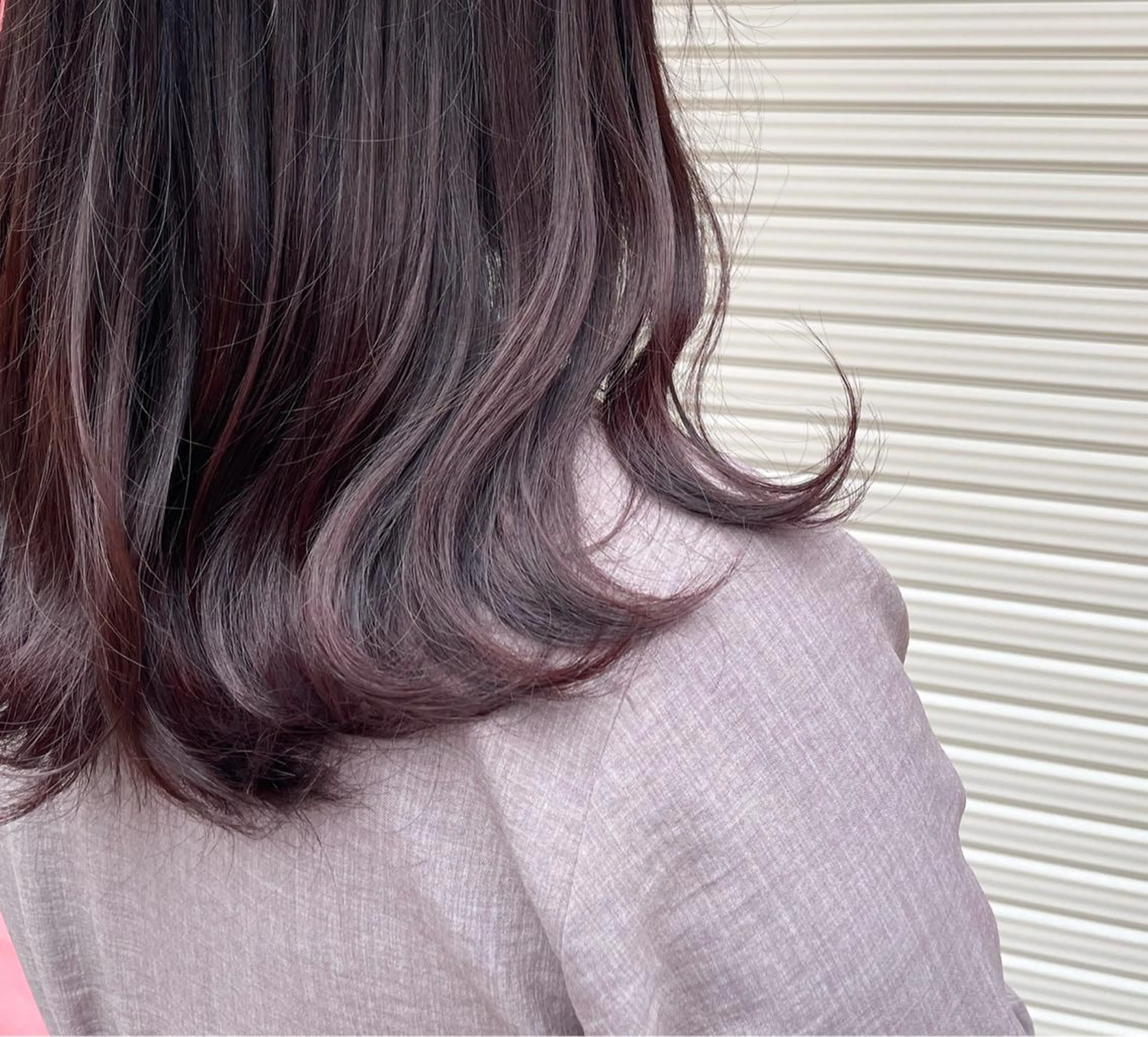 ミディアム パープルカラー chic  有山 美瑠のヘアスタイル