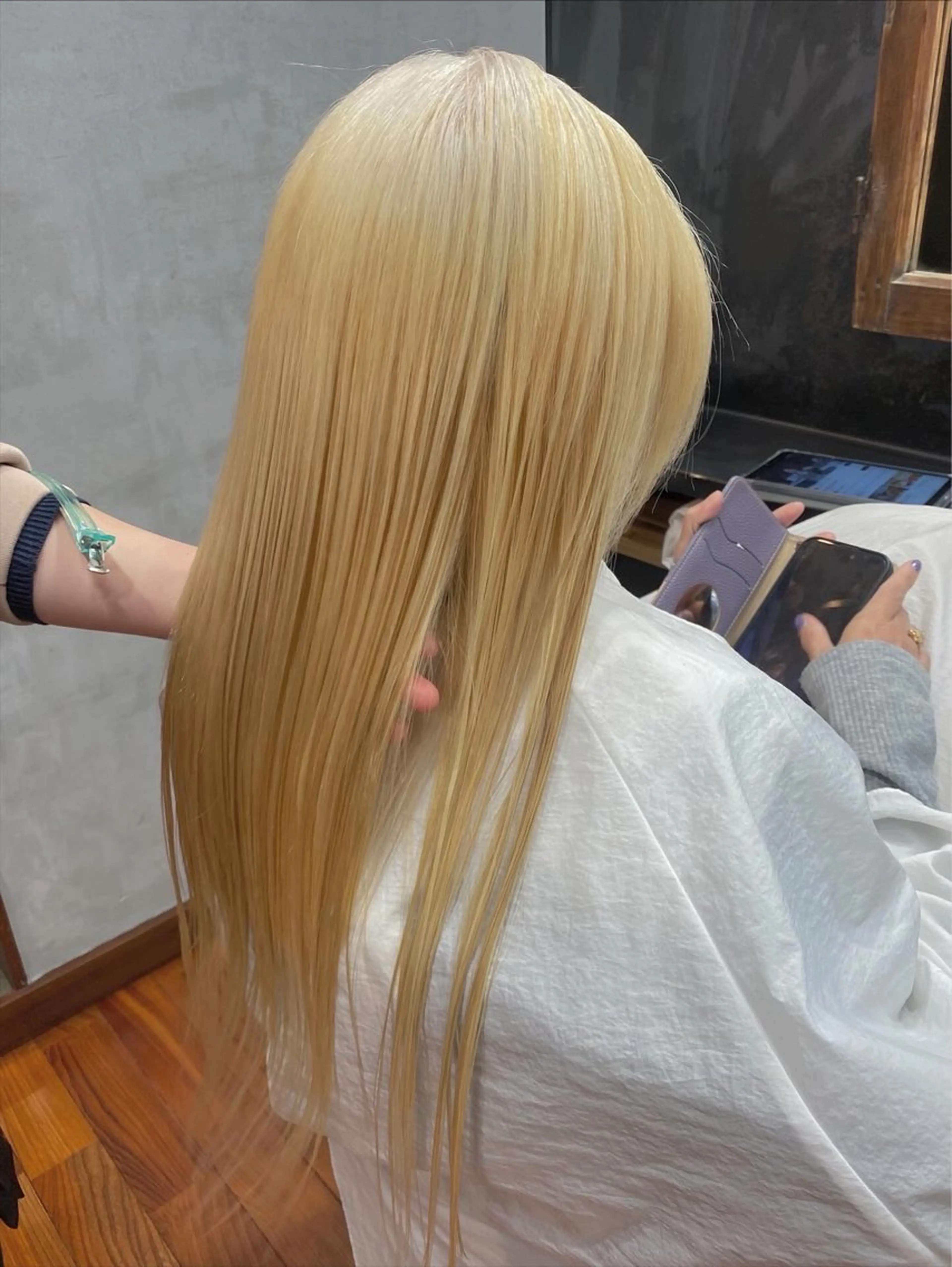ロング カラー ヘアアレンジ ブロンド 烏山 達也のヘアスタイル