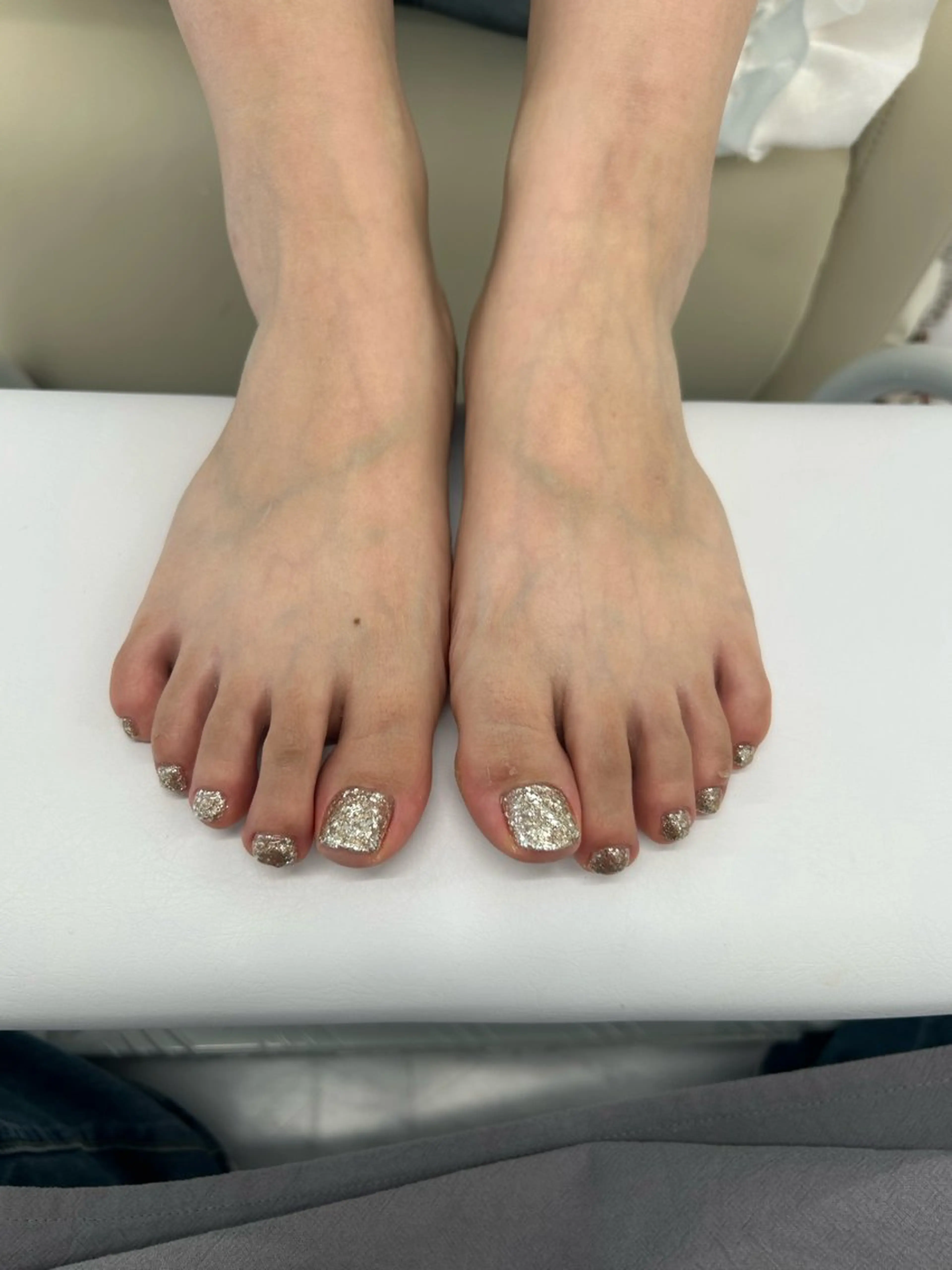 ネイル フットネイル ゴールド ワンカラーネイル 加藤 楓子のネイルデザイン