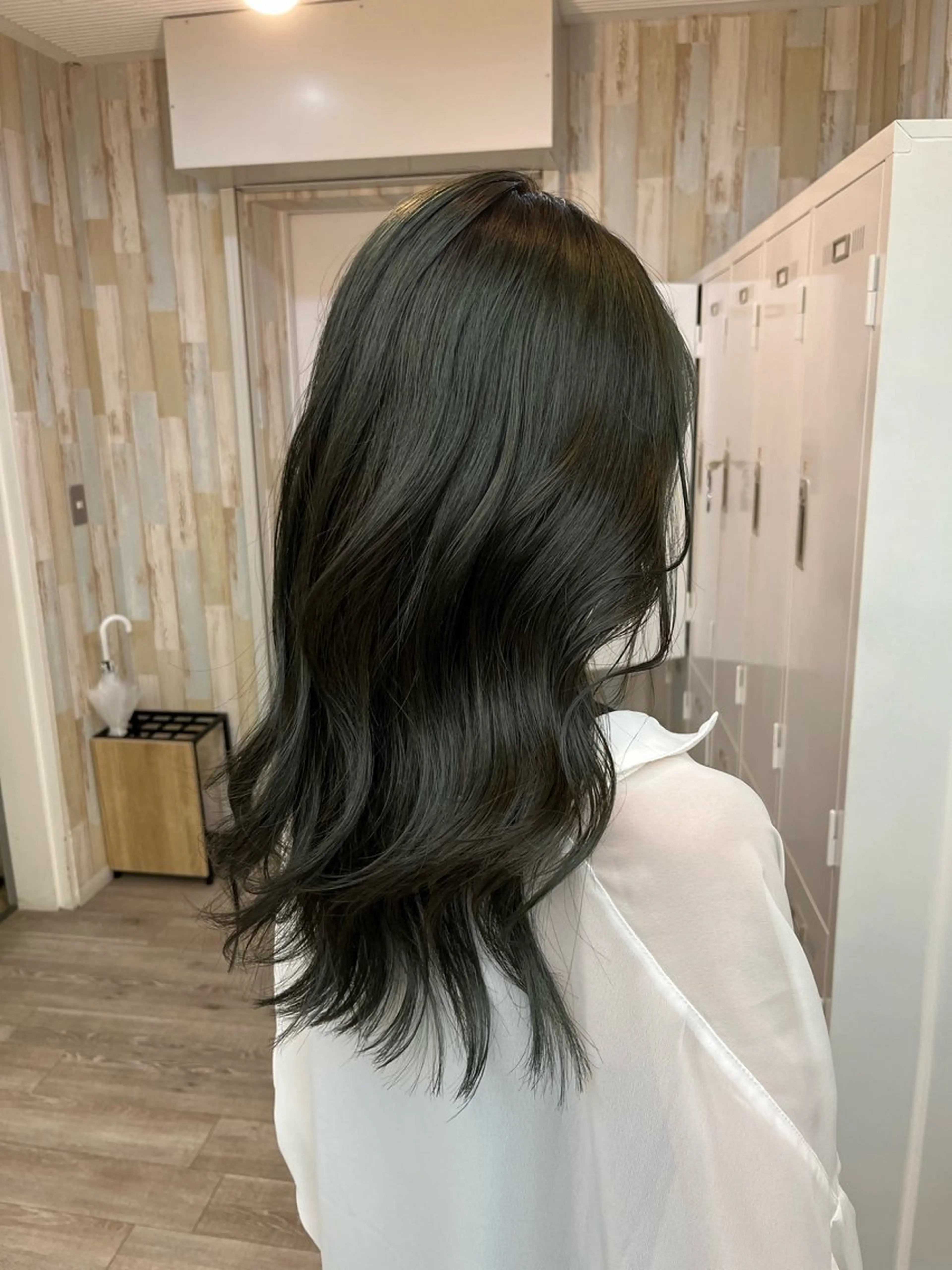 セミロング カラー ブリーチ ブリーチなしカラー オリーブカラー ヘアカラー トリートメント 🦋レイヤー職人 猪瀬玲奈🦋のヘアスタイル