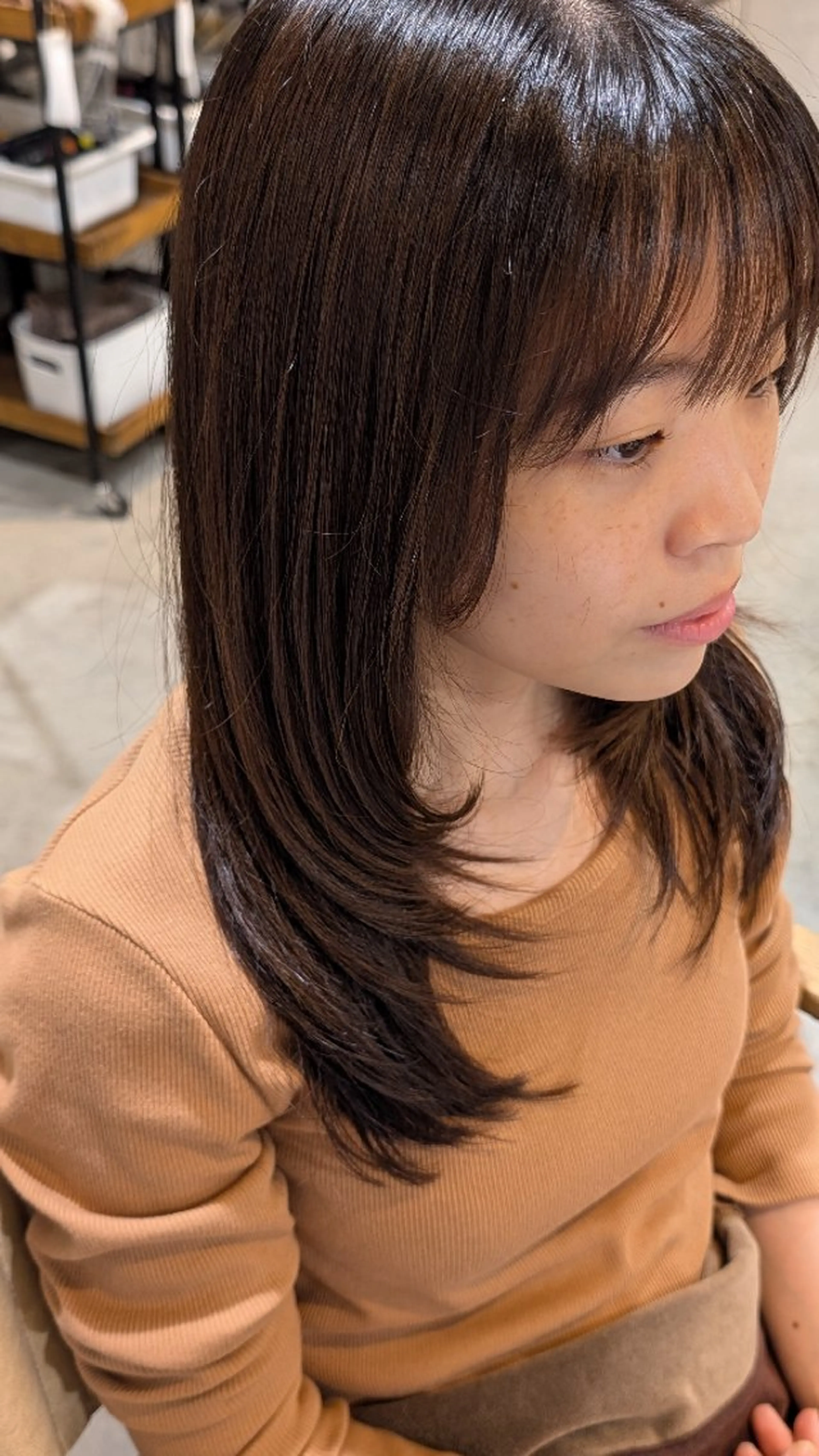 ロング 顔まわりレイヤー 顔周りカット レイヤーカット サイドバング 【女性限定】 しおりのヘアスタイル