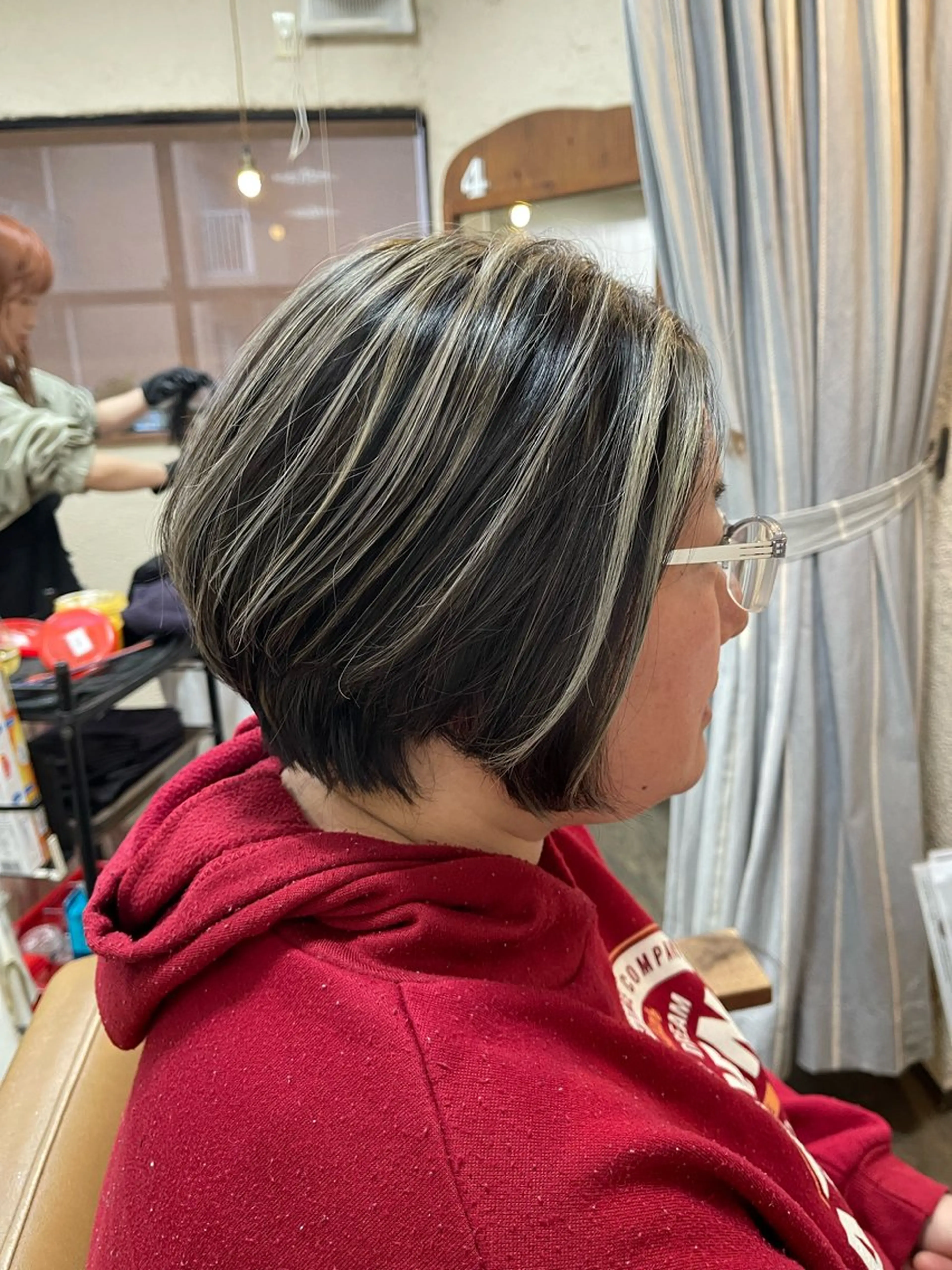 カラー ハイライトカラー ヘアカラー 磧本 祐里恵のヘアスタイル