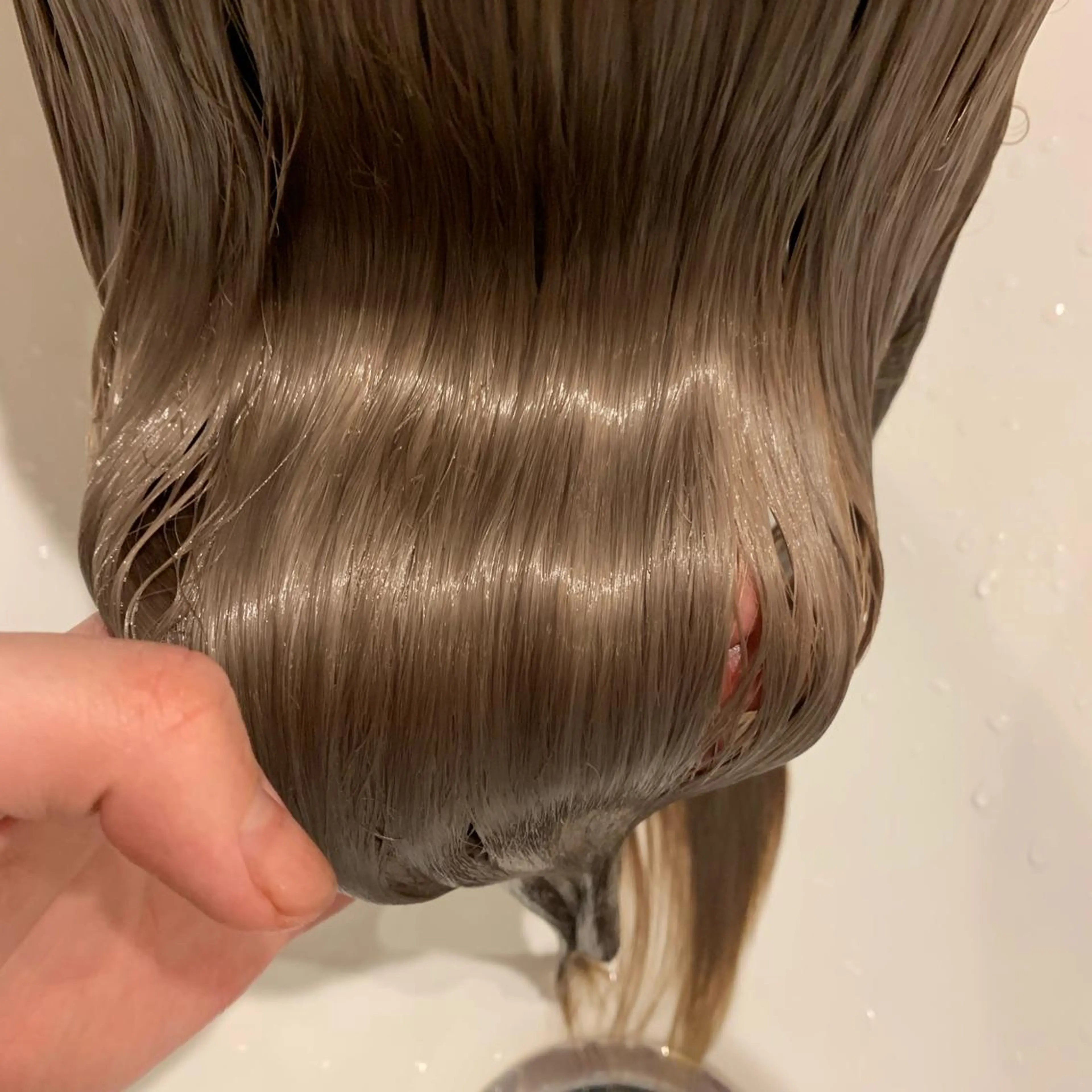 カラー 天野 利咲のヘアスタイル