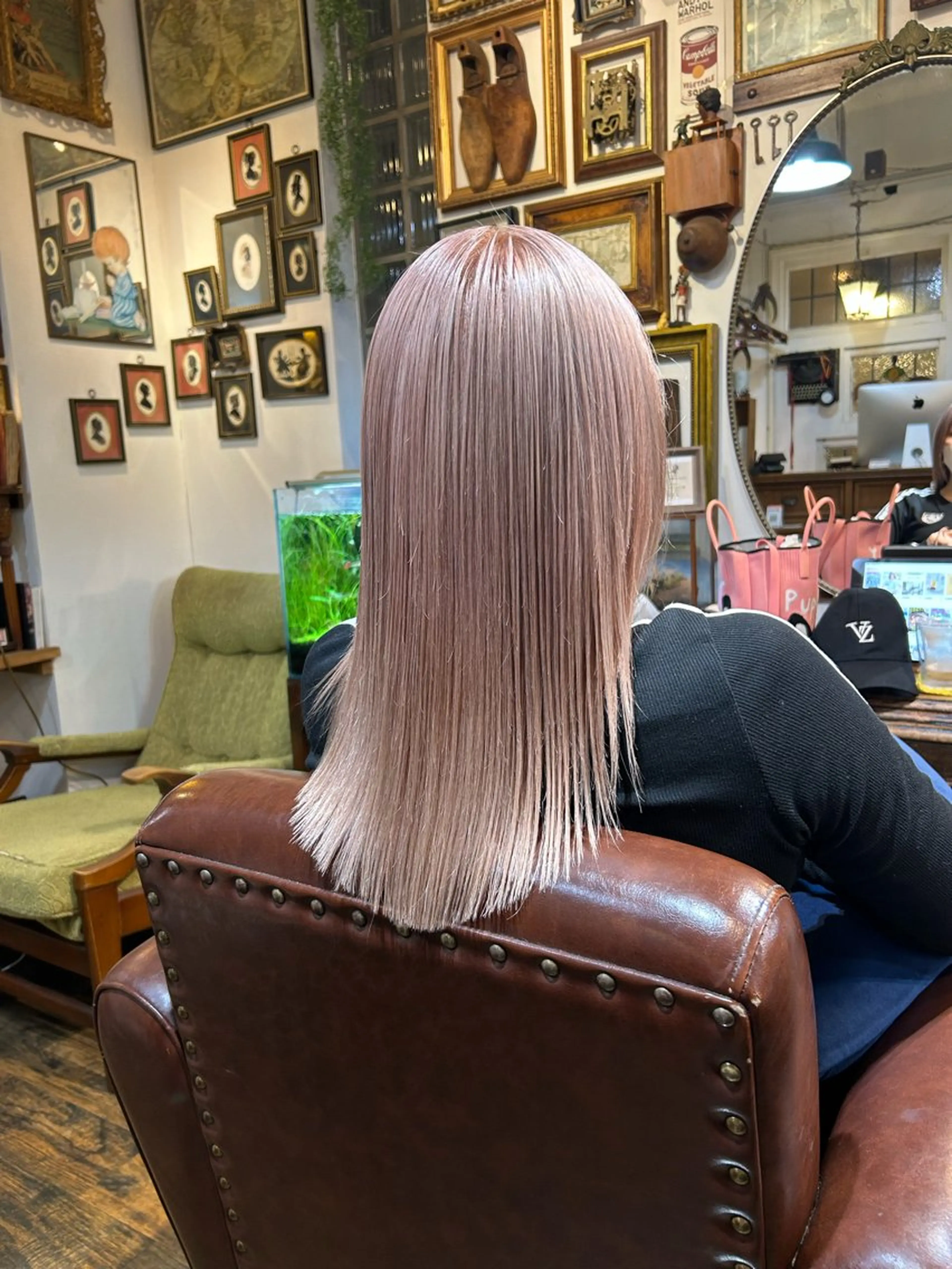 セミロング カラー ベージュカラー ブリーチ ピンクカラー カット ヘアカラー トリートメント BRITS 渡辺 菜々子のヘアスタイル