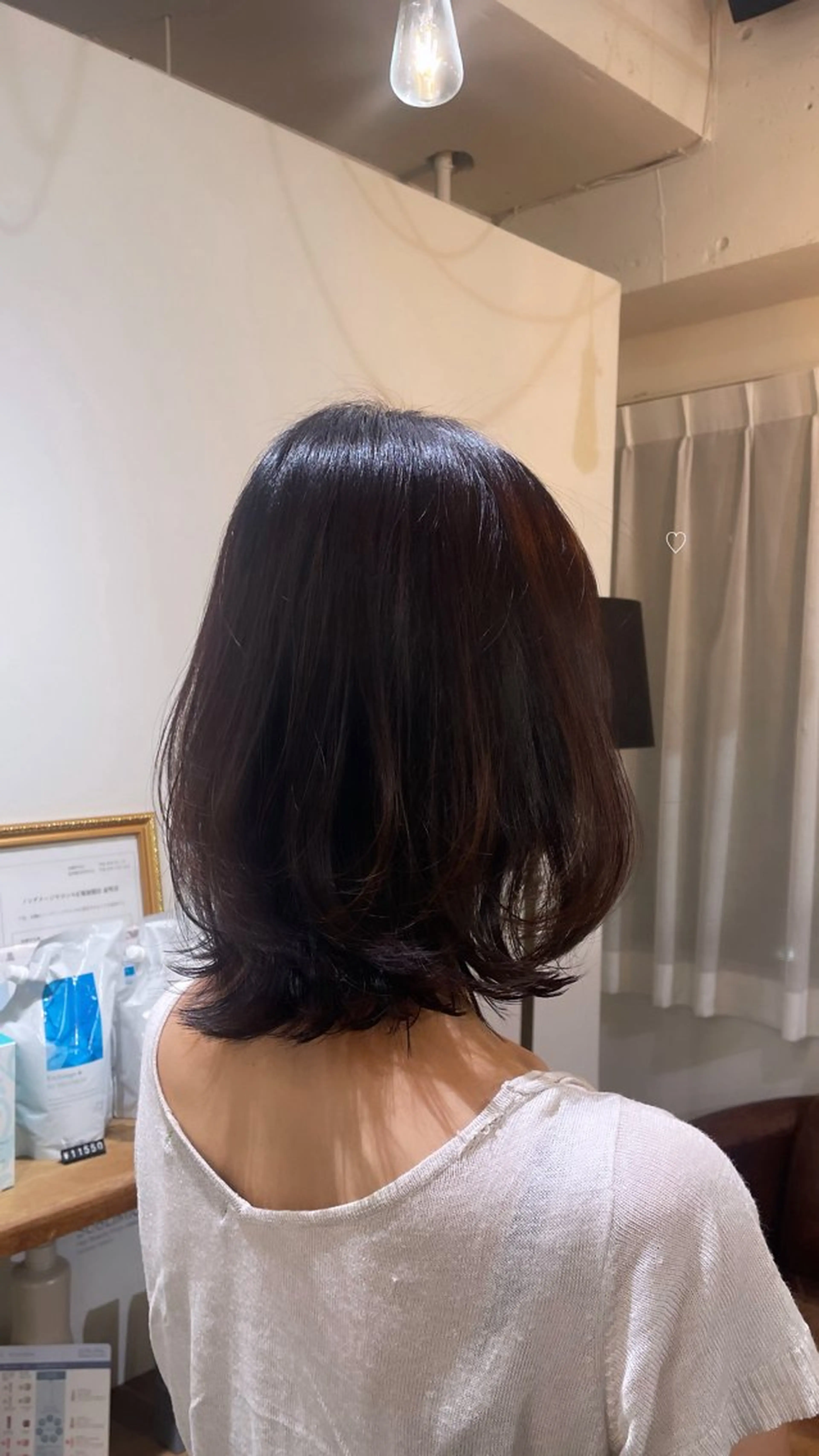 ミディアム 安達 萌花のヘアスタイル