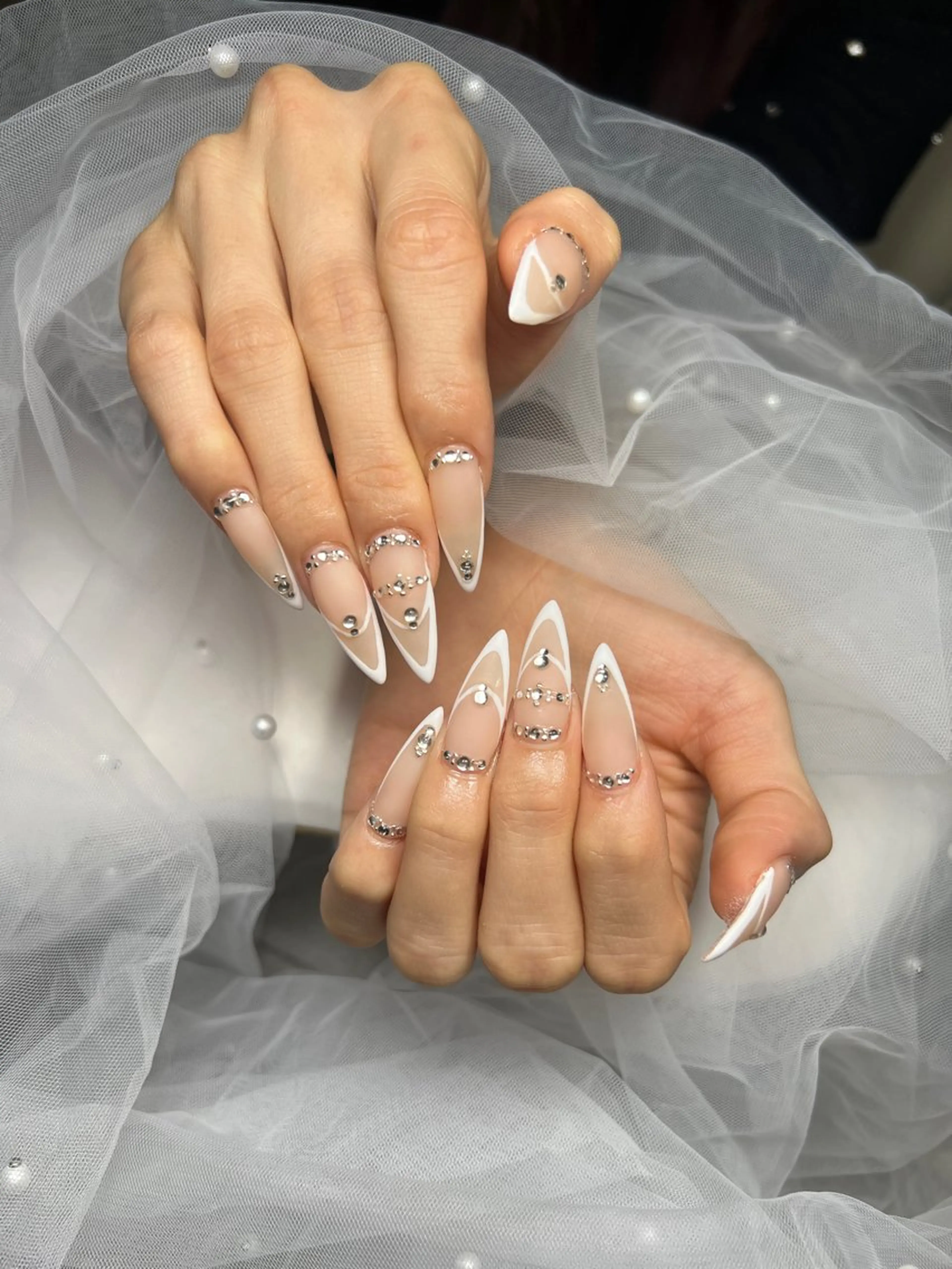 ネイル アートネイル オーロラネイル チークネイル 長さ出し フットネイル ハンドネイル ハンドケア Mio_ Noiranailのネイルデザイン