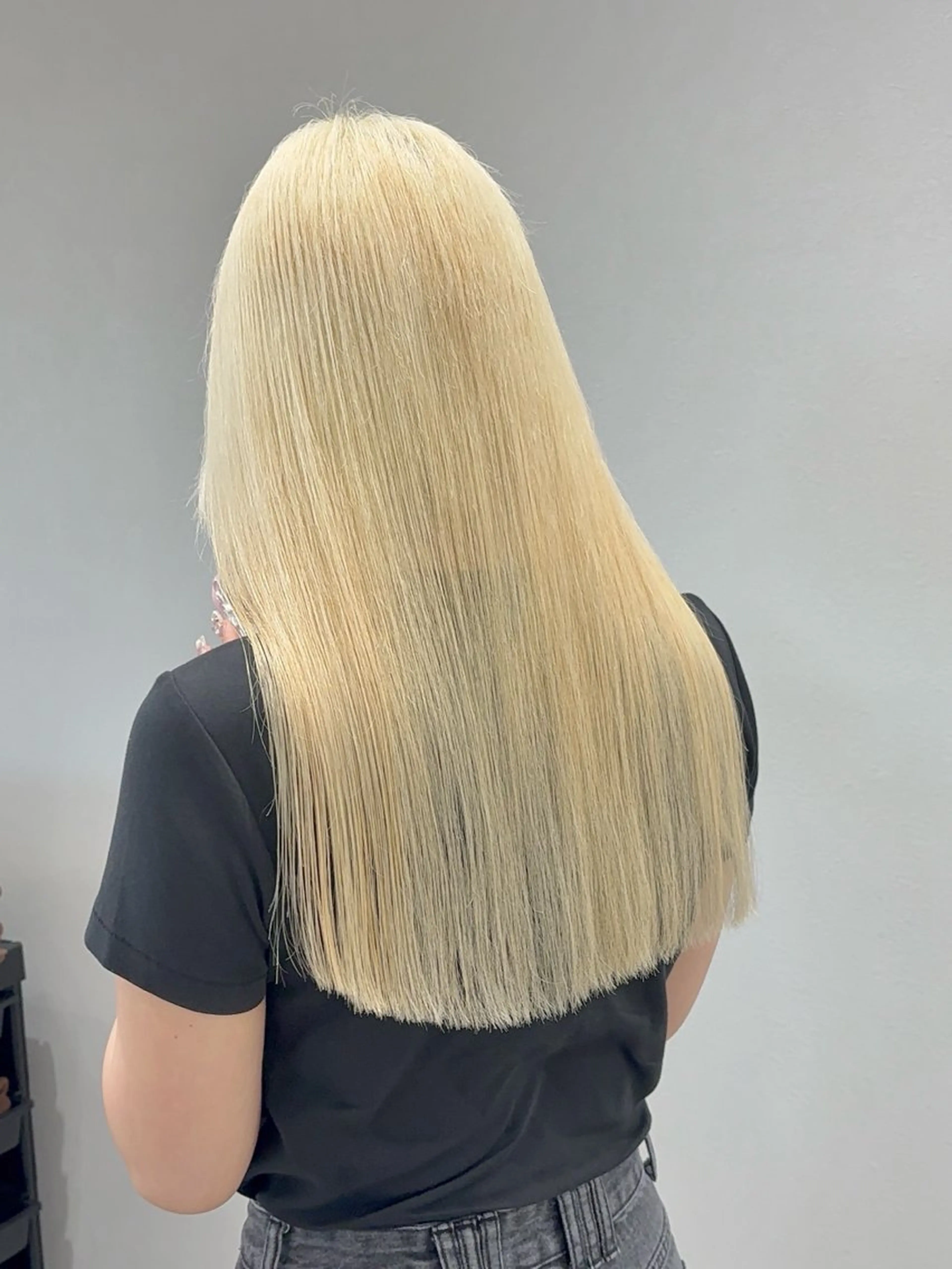 カラー ブリーチ ブロンド ハイトーンカラー ホワイトブロンド ヘアカラー Light所属・✨佐野ハイトーン/ 韓国ヘア💫上岡蓮のヘアスタイル