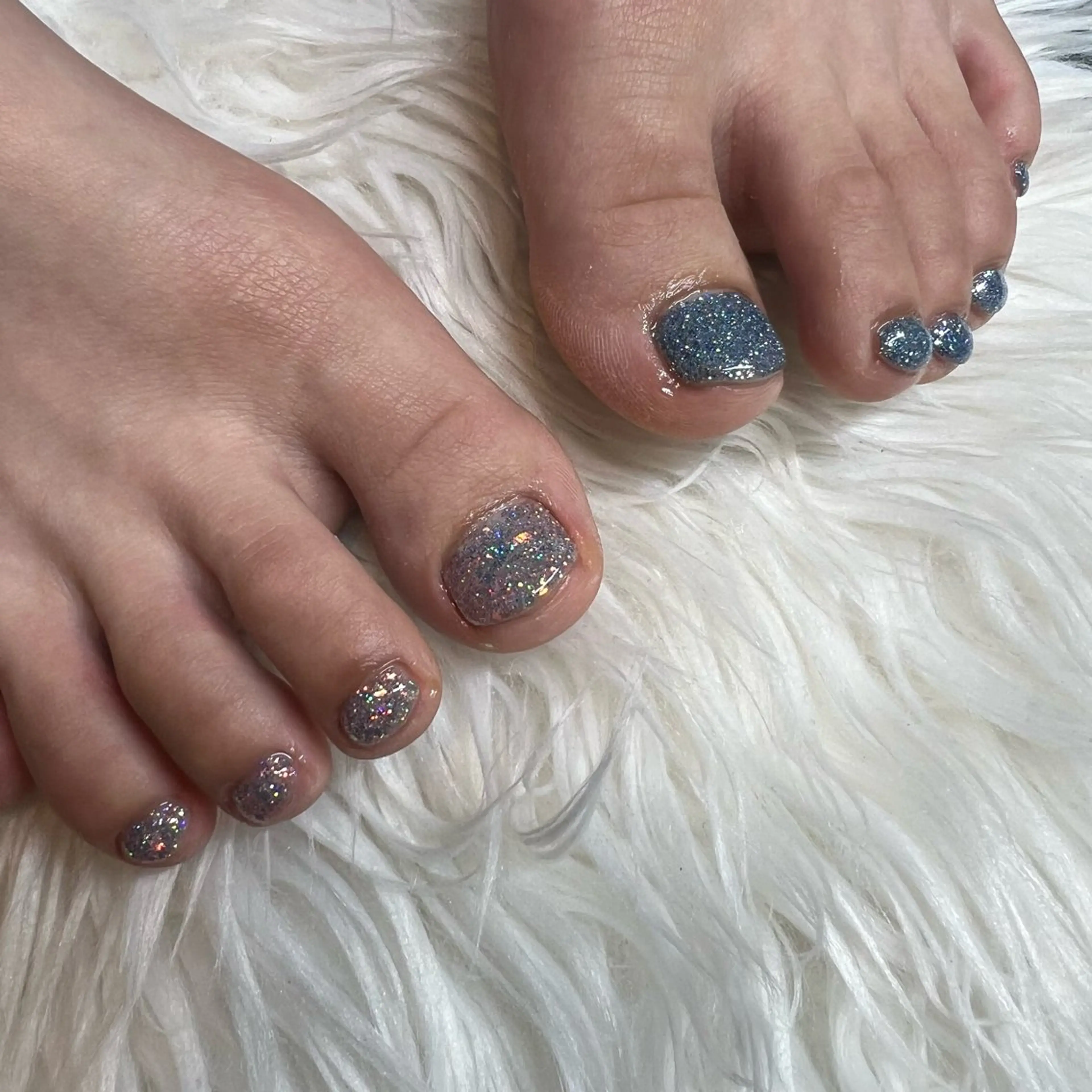 ネイル フラッシュネイル キラキラネイル ラメ(グリッター) フットネイル Lise ﾘｾﾞ ﾈｲﾙﾙｰﾑのネイルデザイン