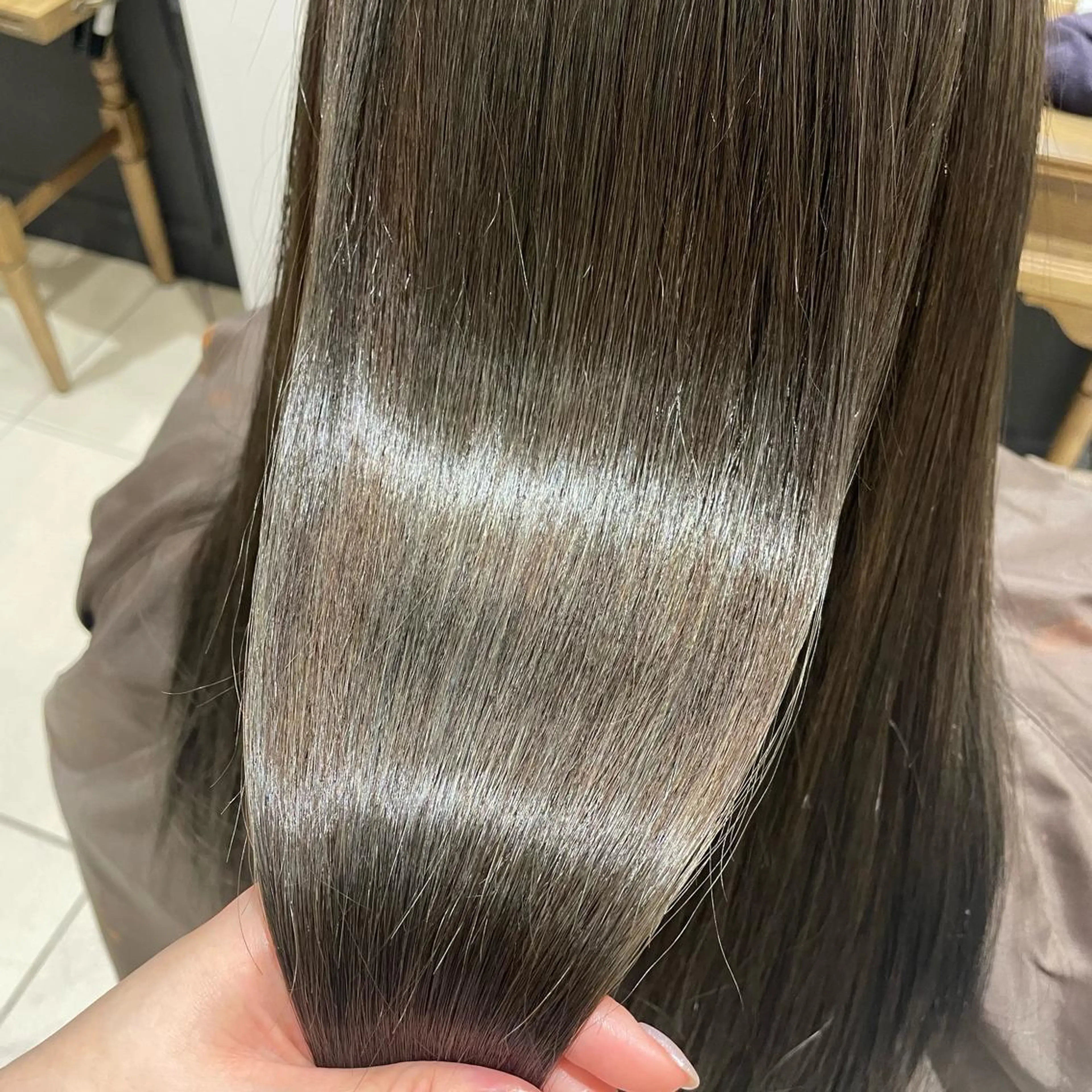 ロング カラー ブリーチ 茂木 結希のヘアスタイル