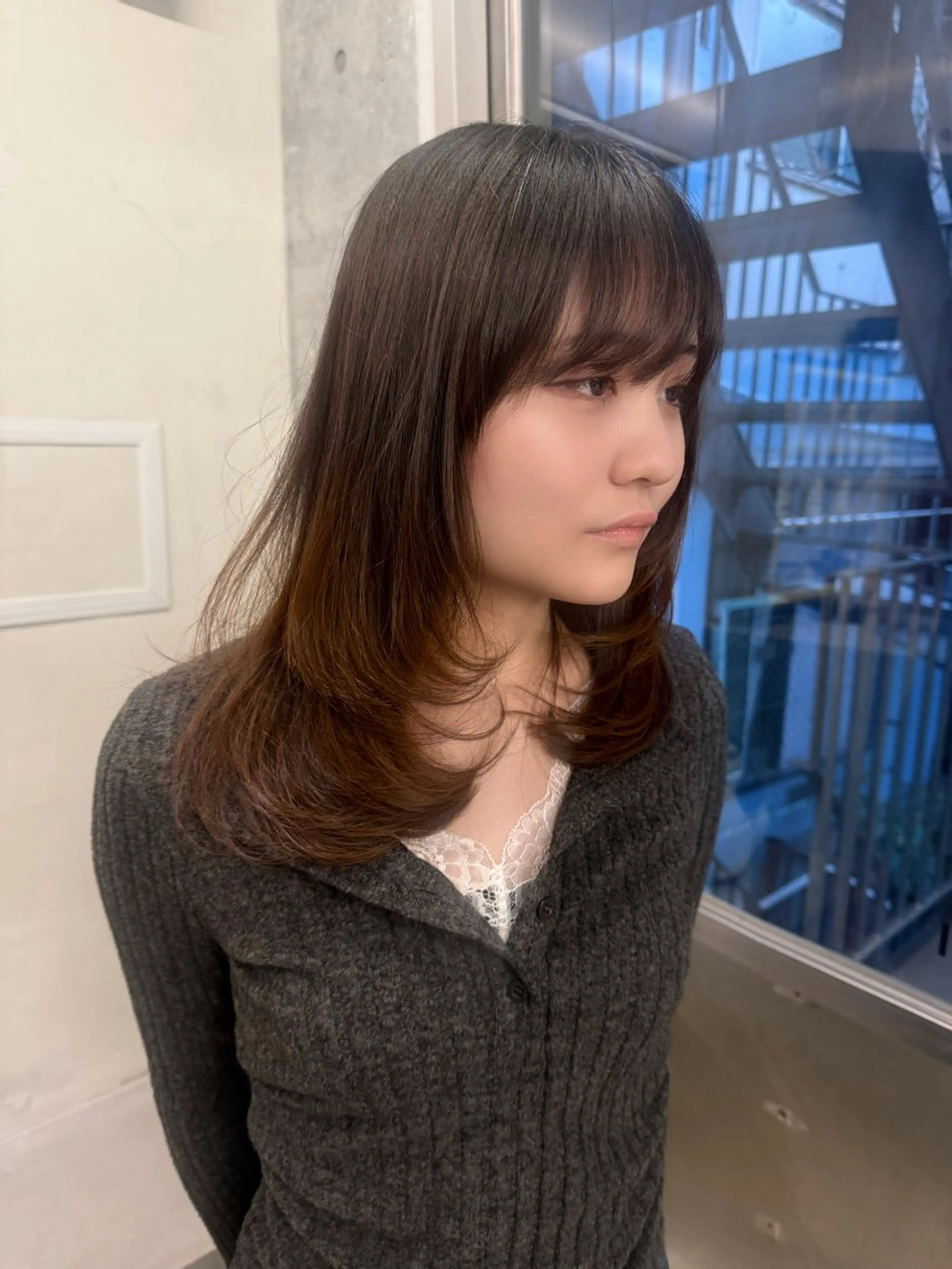 ロング カラー ロングレイヤー アッシュ ベージュカラー ブリーチ 透明感カラー カット ヘアカラー トリートメント 誰より丁寧なカット/ 小林輝/レイヤーのヘアスタイル