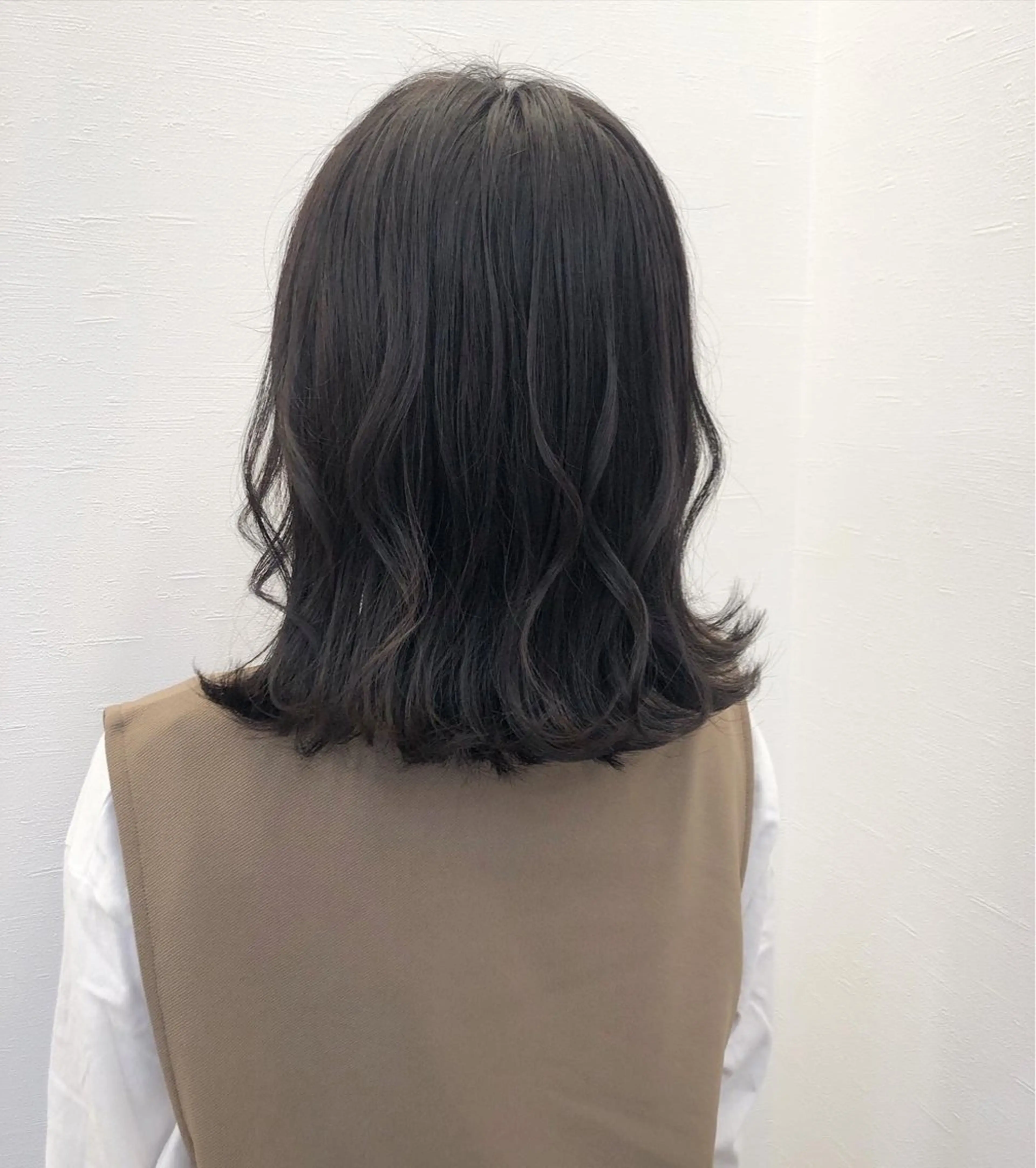 ミディアム ツノガイ エリのヘアスタイル