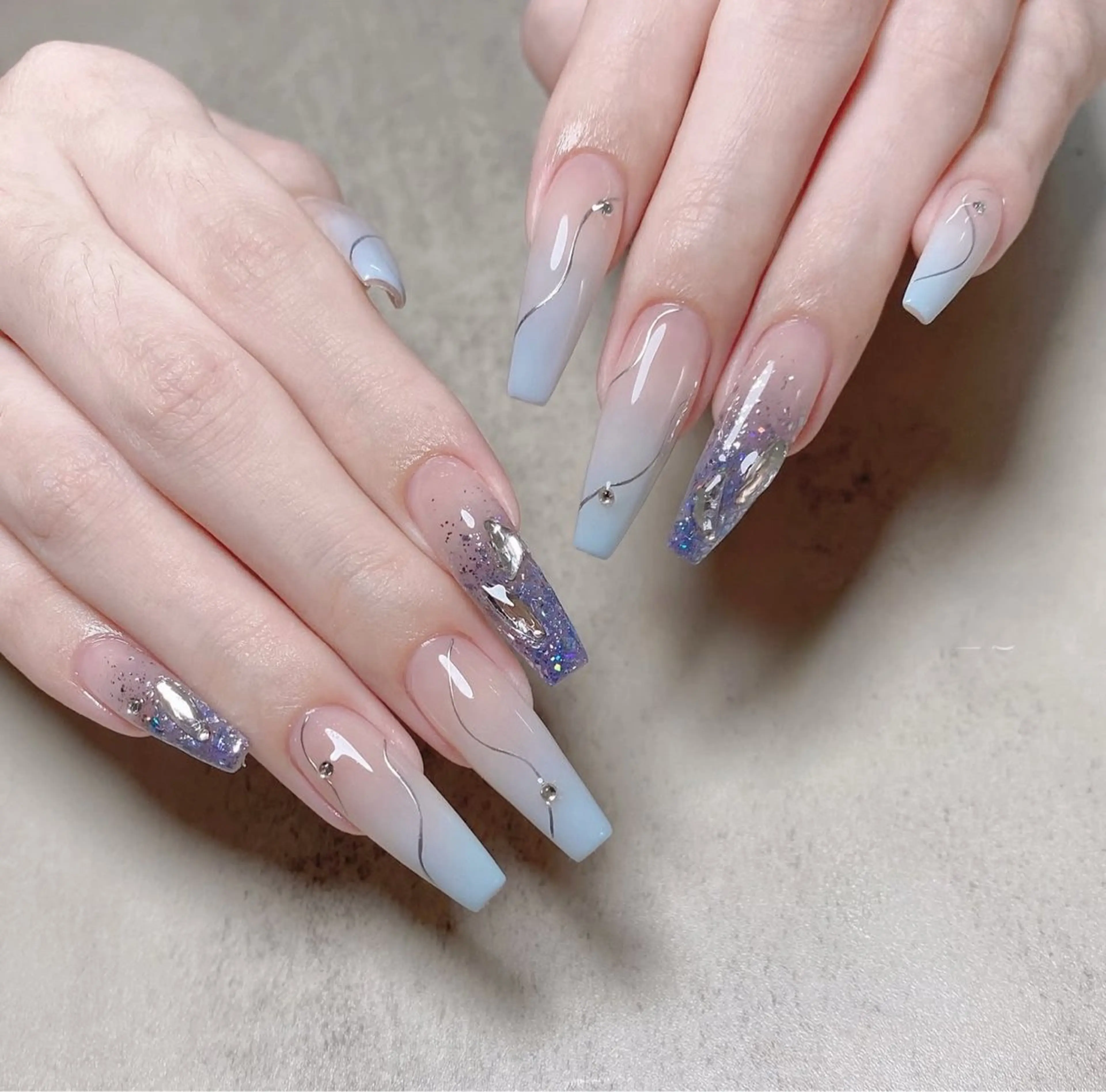 ネイル アニマル柄 オーロラネイル チークネイル フラッシュネイル ジェルネイル ハンドネイル Lyna 池袋のネイルデザイン